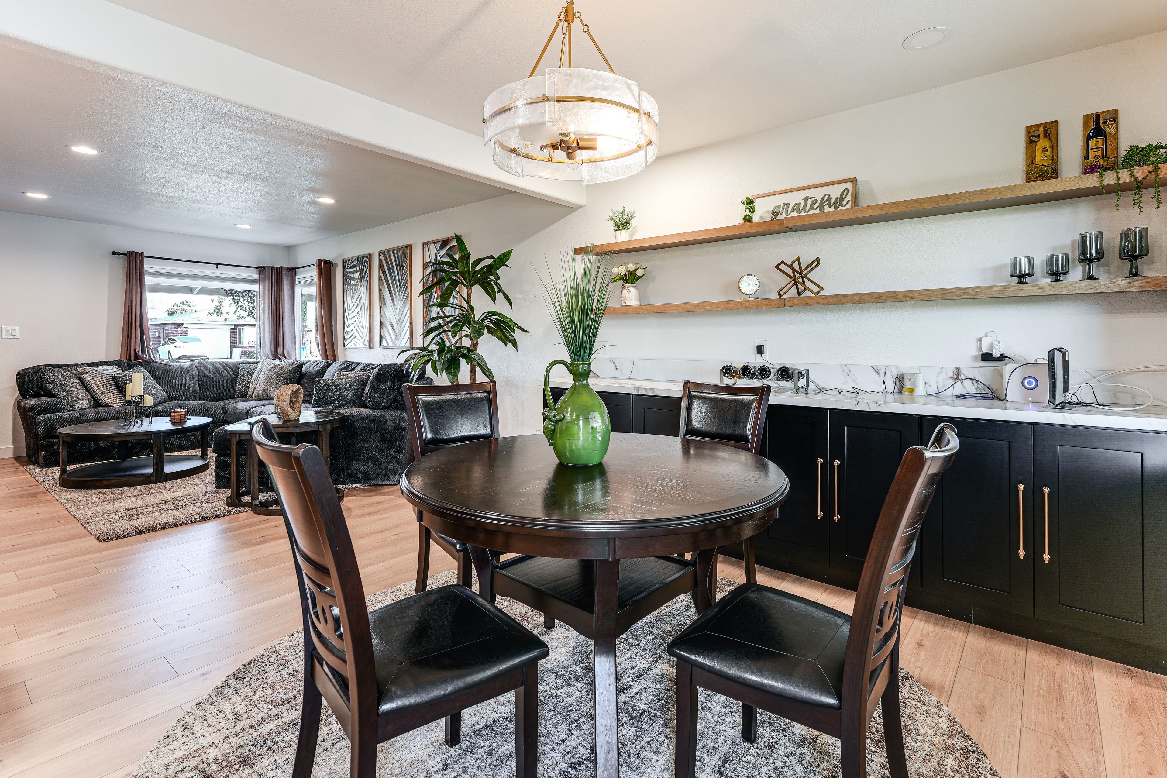 Dining Area | Dishes & Flatware Provided