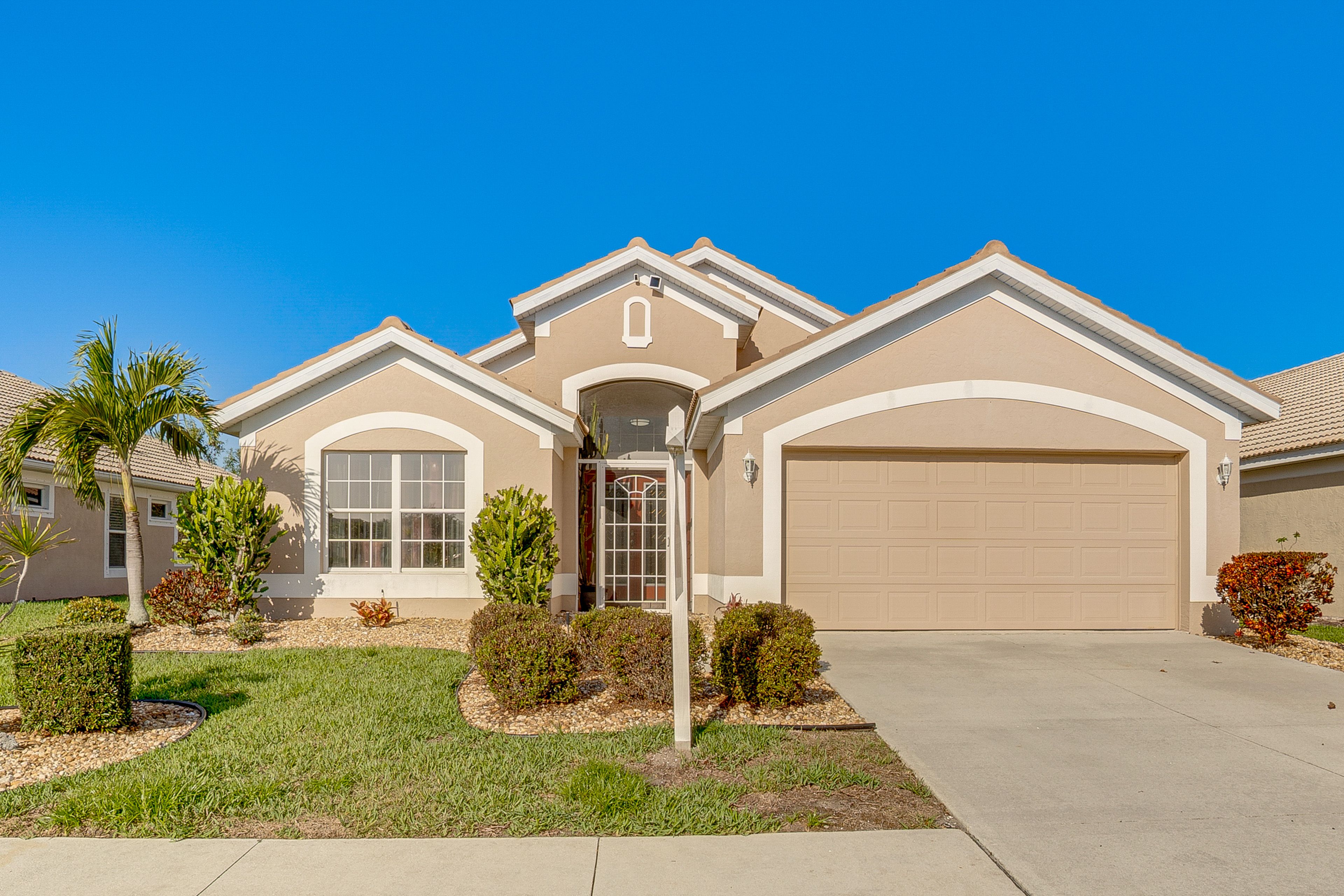 Parking | Garage (2 Vehicles) | Driveway (4 Vehicles)