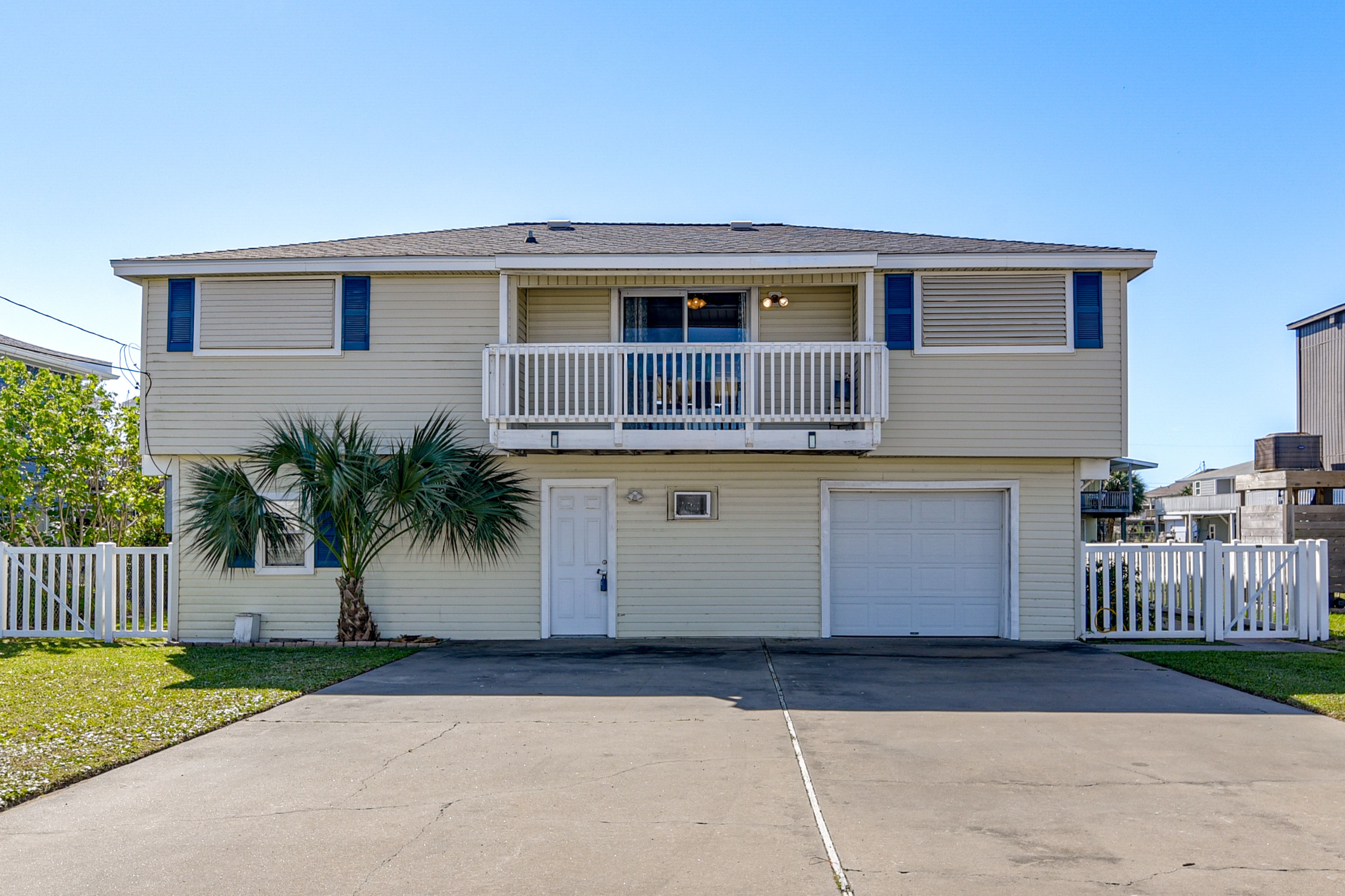 House Exterior | Driveway (3 Vehicles)