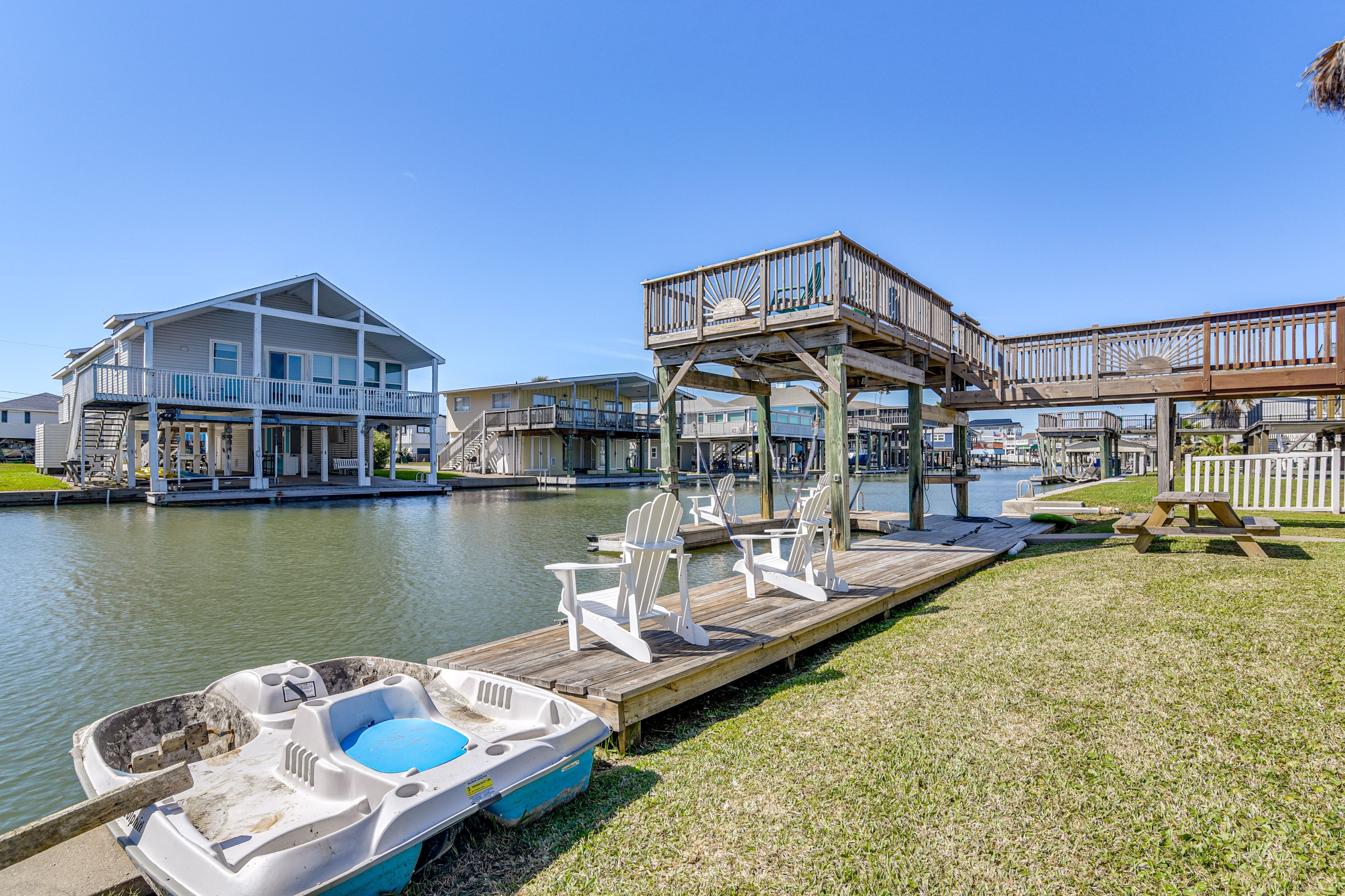 Dock | Pedal Boat | Paddleboard | Wide Deck