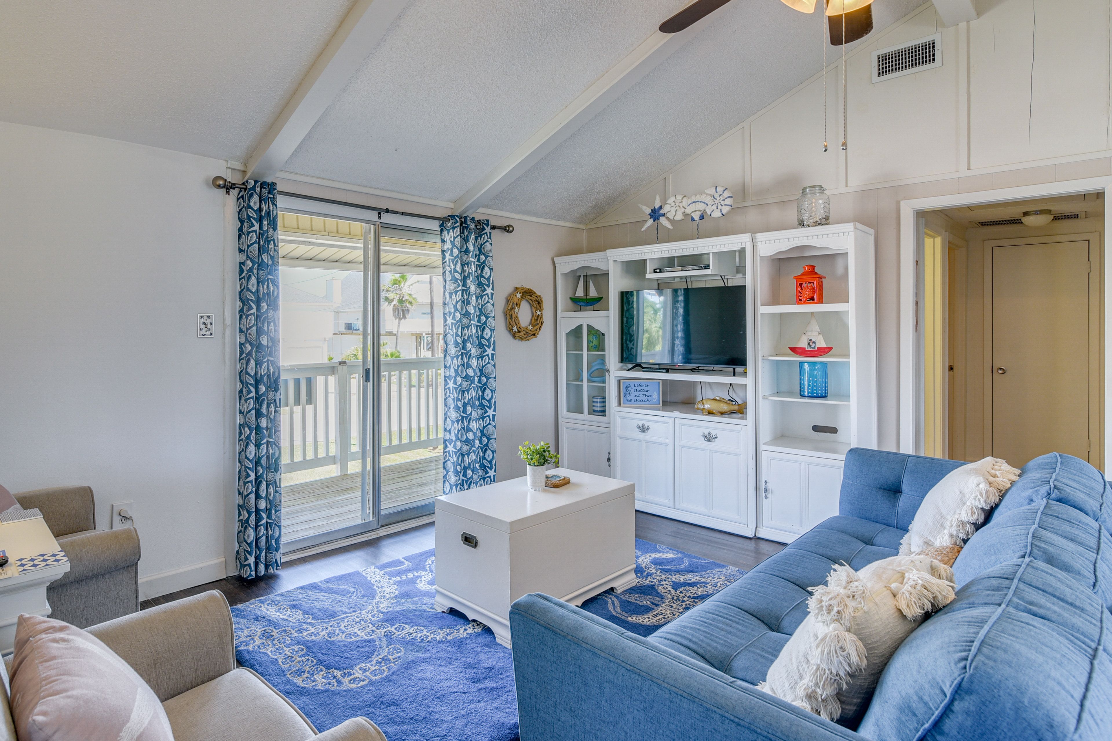 Living Room | Sleeper Sofa | Smart TV | 2nd Floor