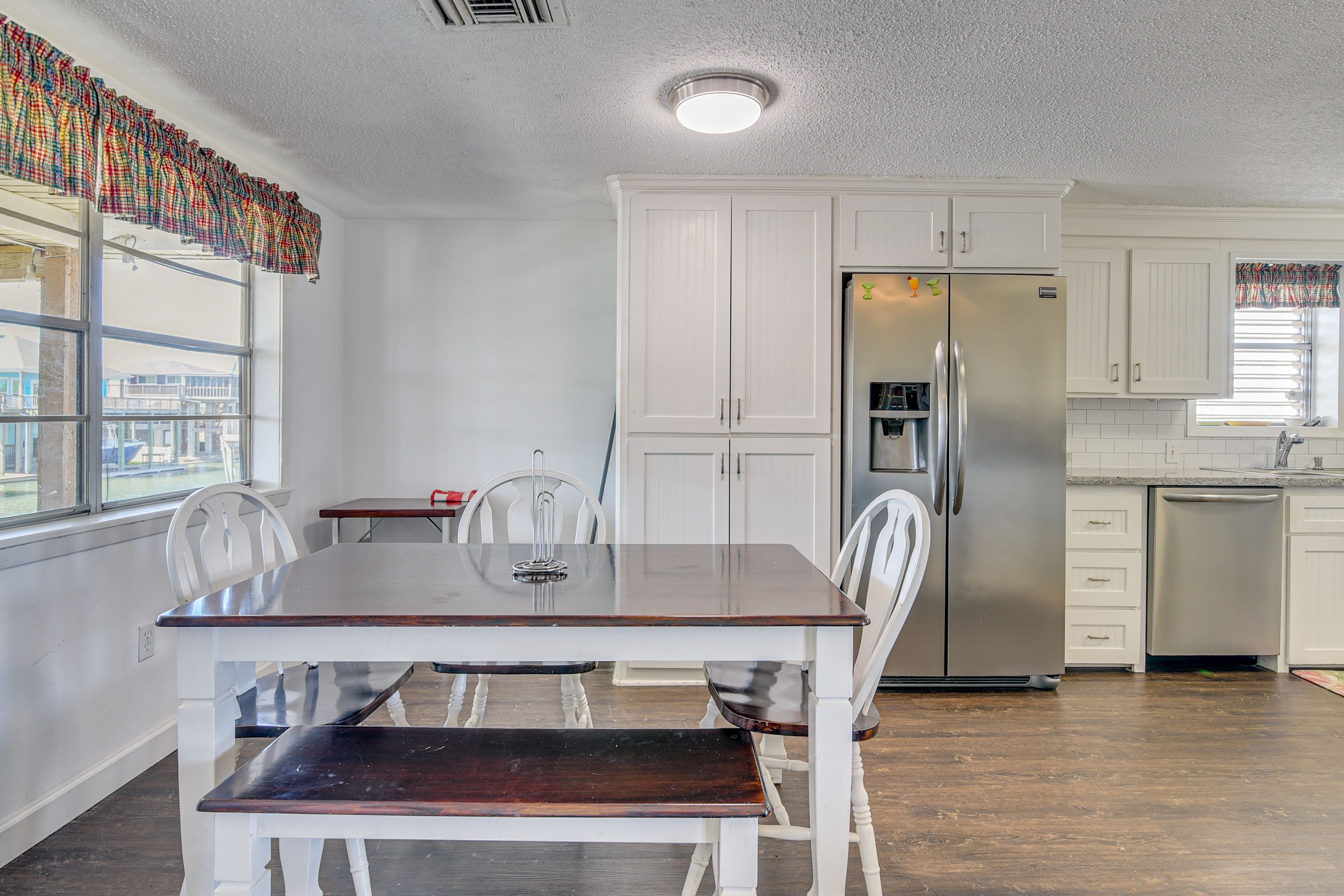 Dining Area | Dishware/Flatware Provided | 2nd Floor
