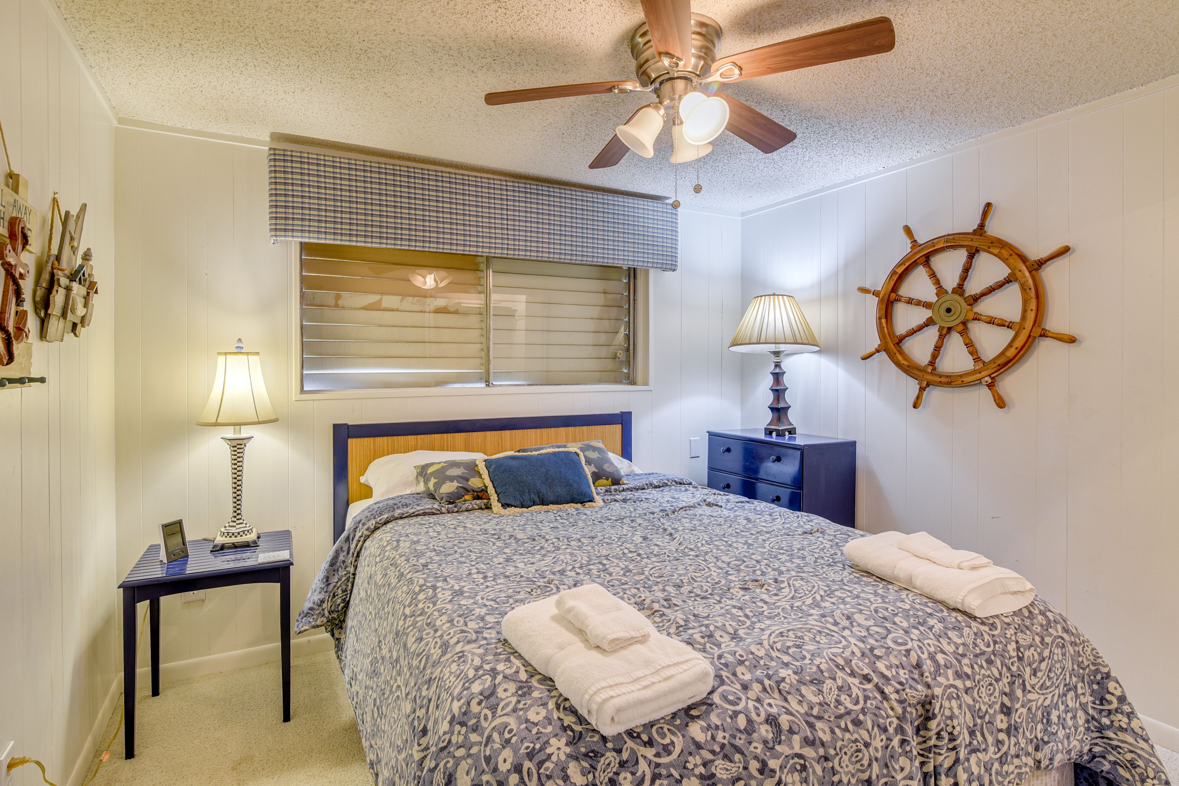 Bedroom 2 | Queen Bed | Smart TV | 2nd Floor