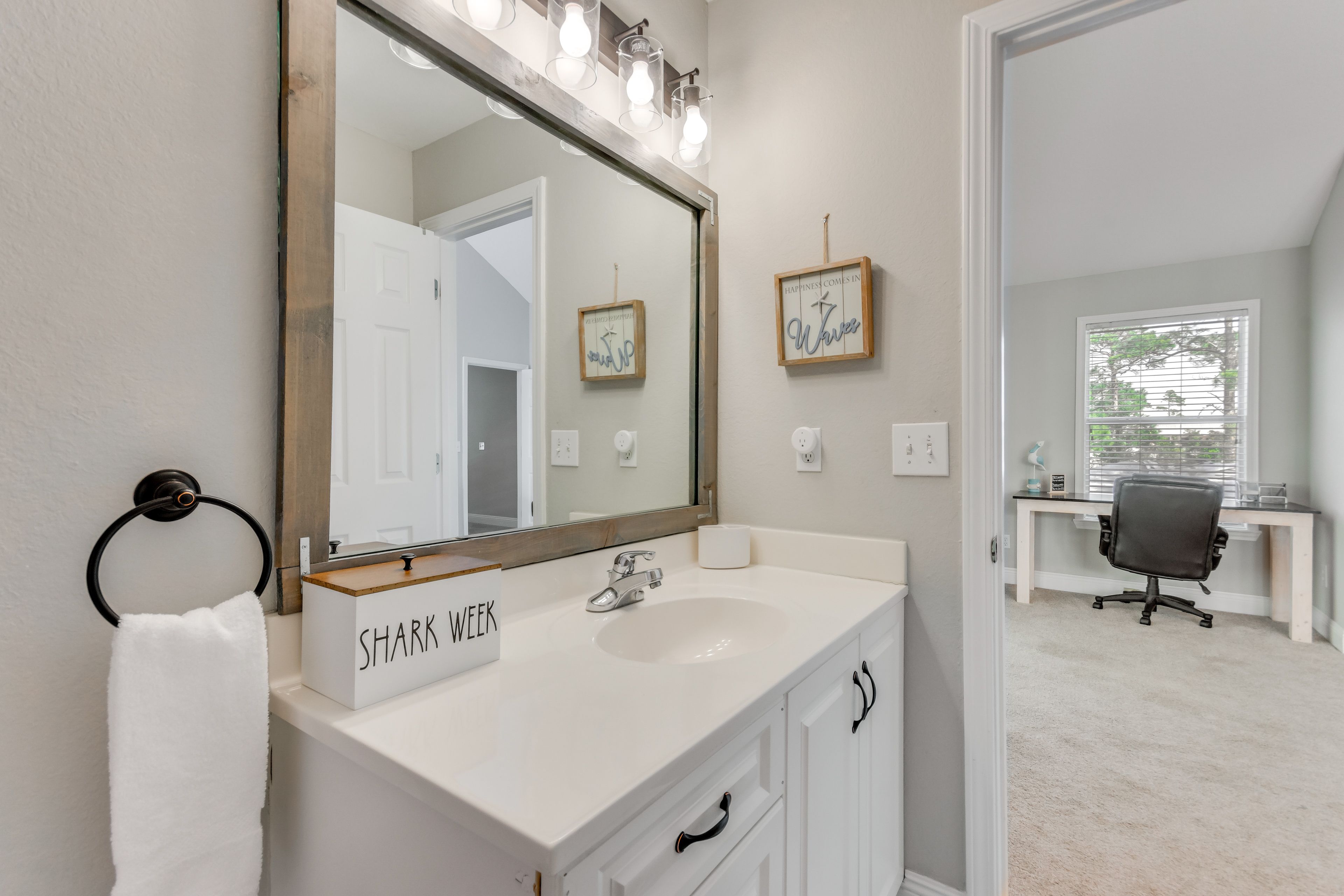 Full Bathroom | 2nd Floor