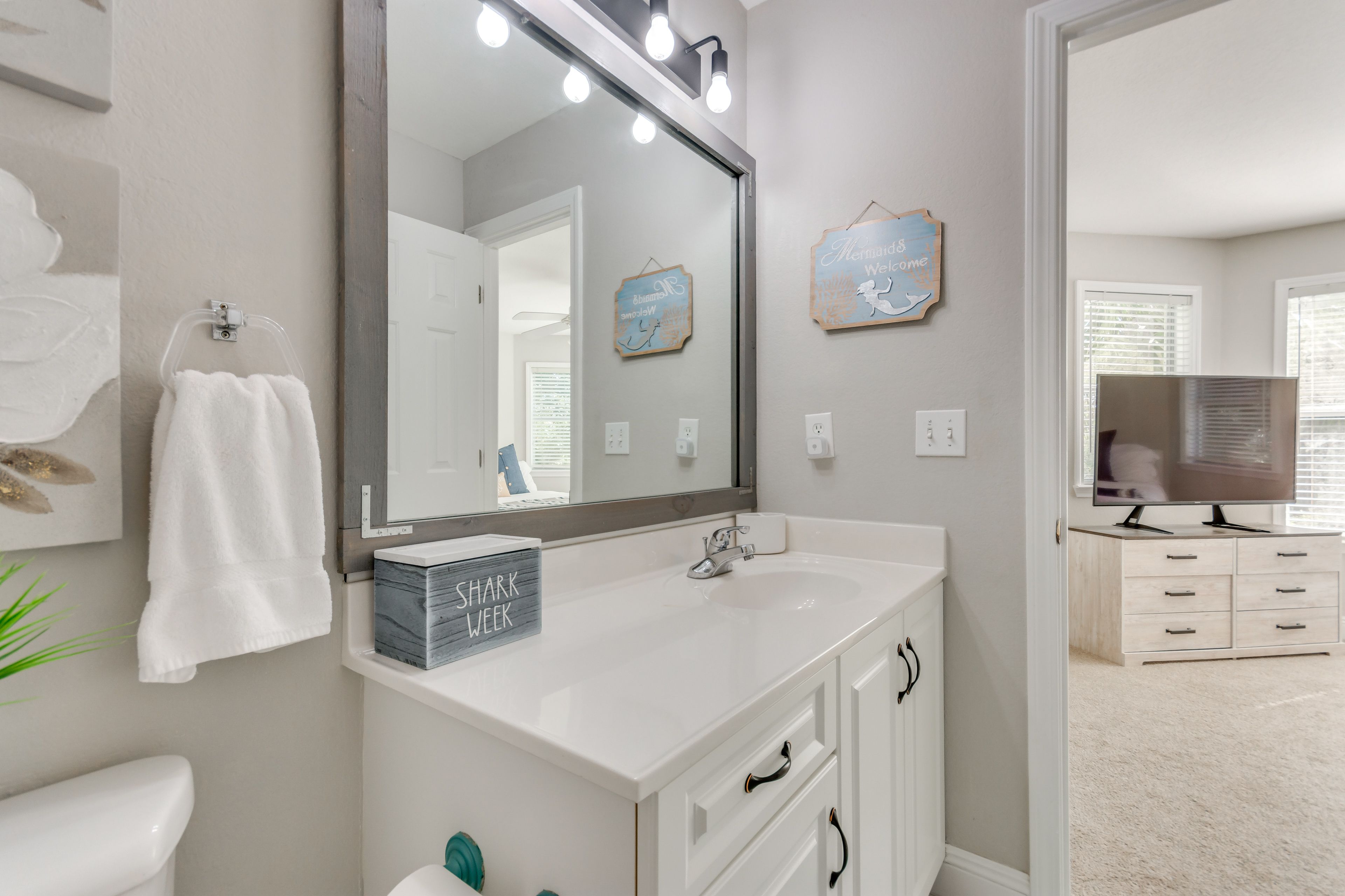 Full Bathroom | 2nd Floor