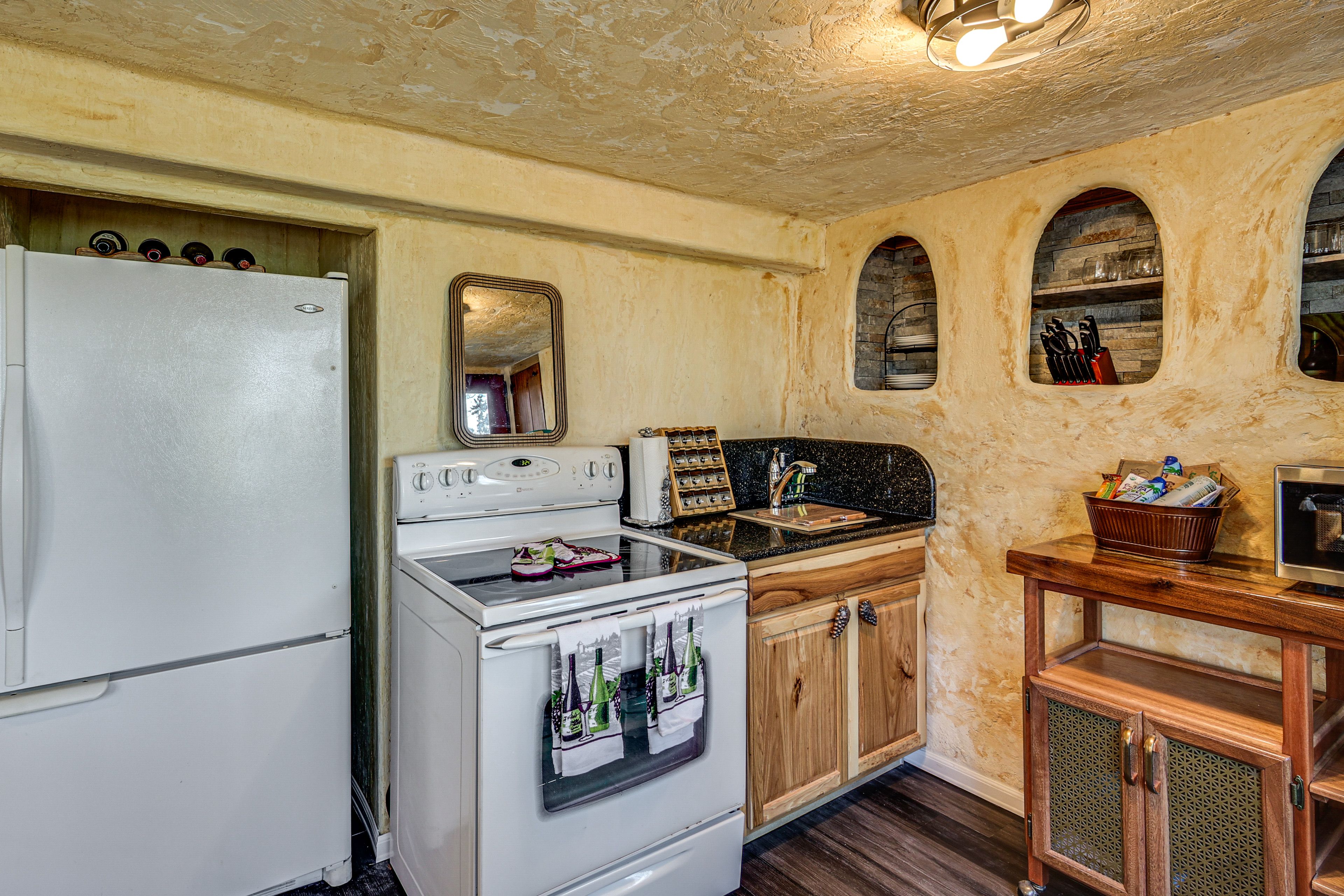 Kitchen | Microwave | Toaster | Keurig Coffee Maker