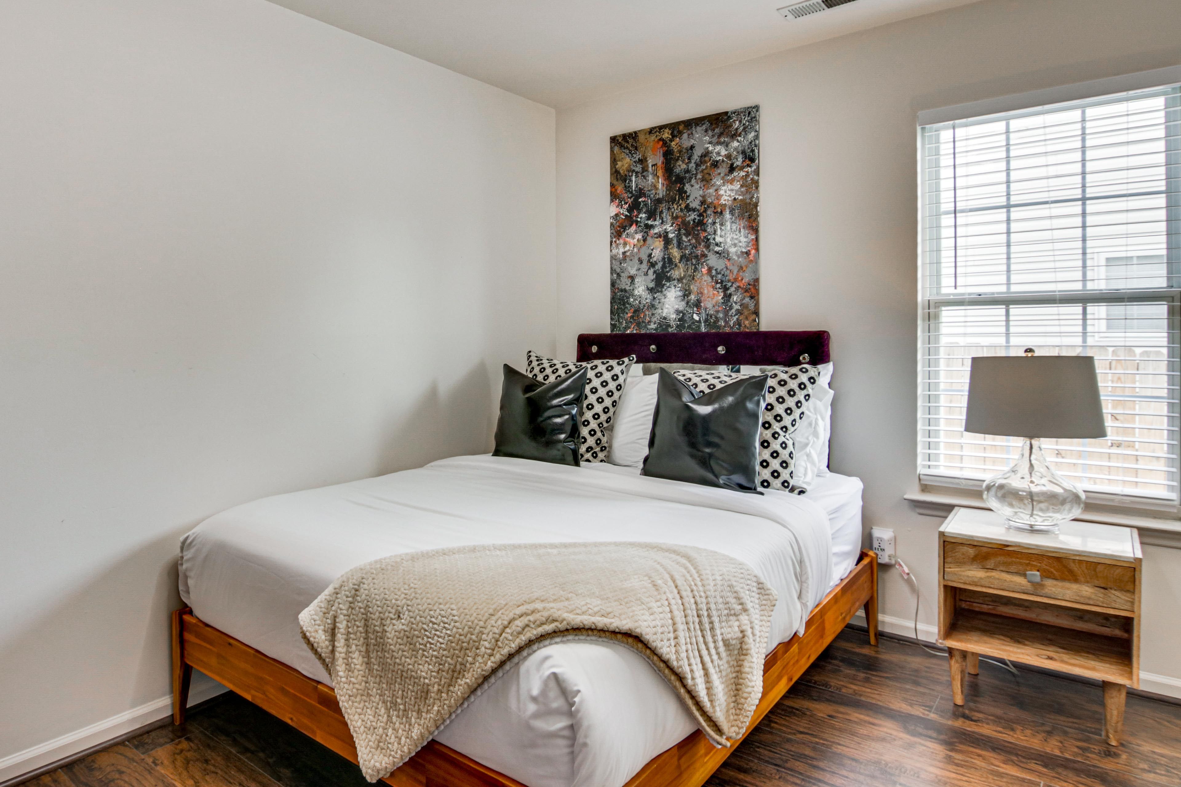 Bedroom 3 | Queen Bed