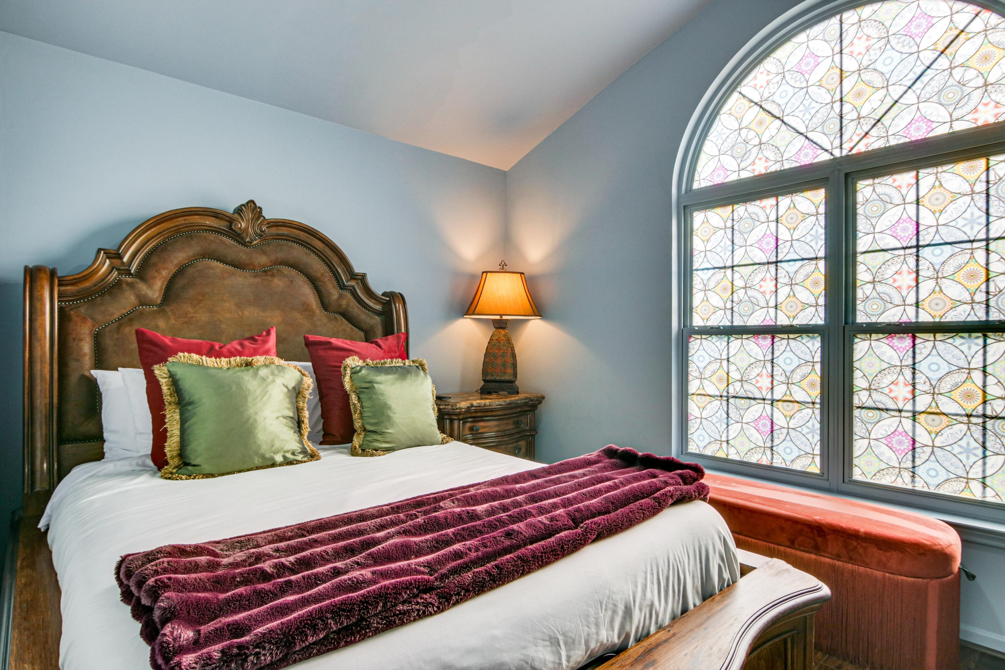 Bedroom 2 | Queen Bed w/ Adjustable Platform