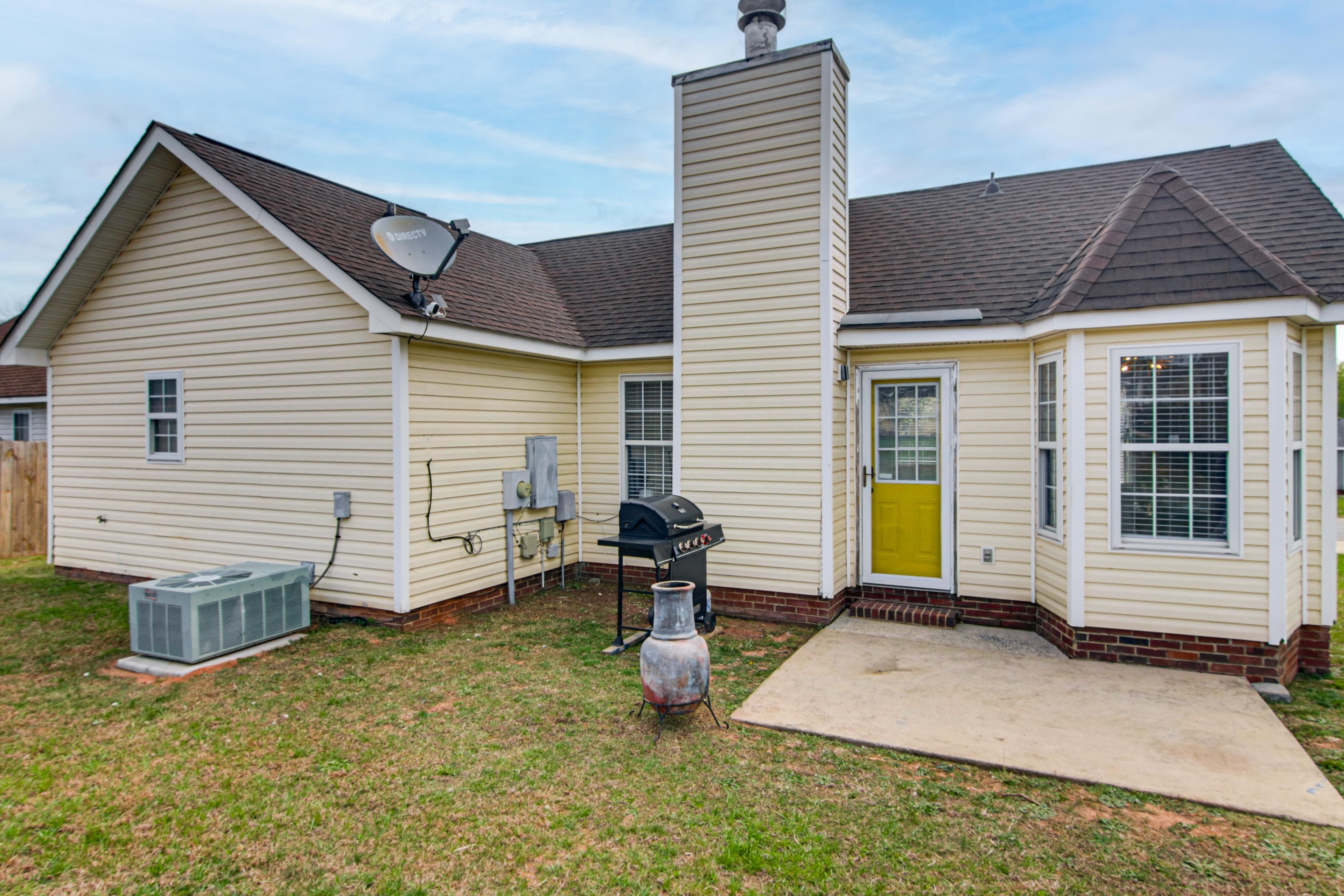 Spacious Backyard | Gas Grill