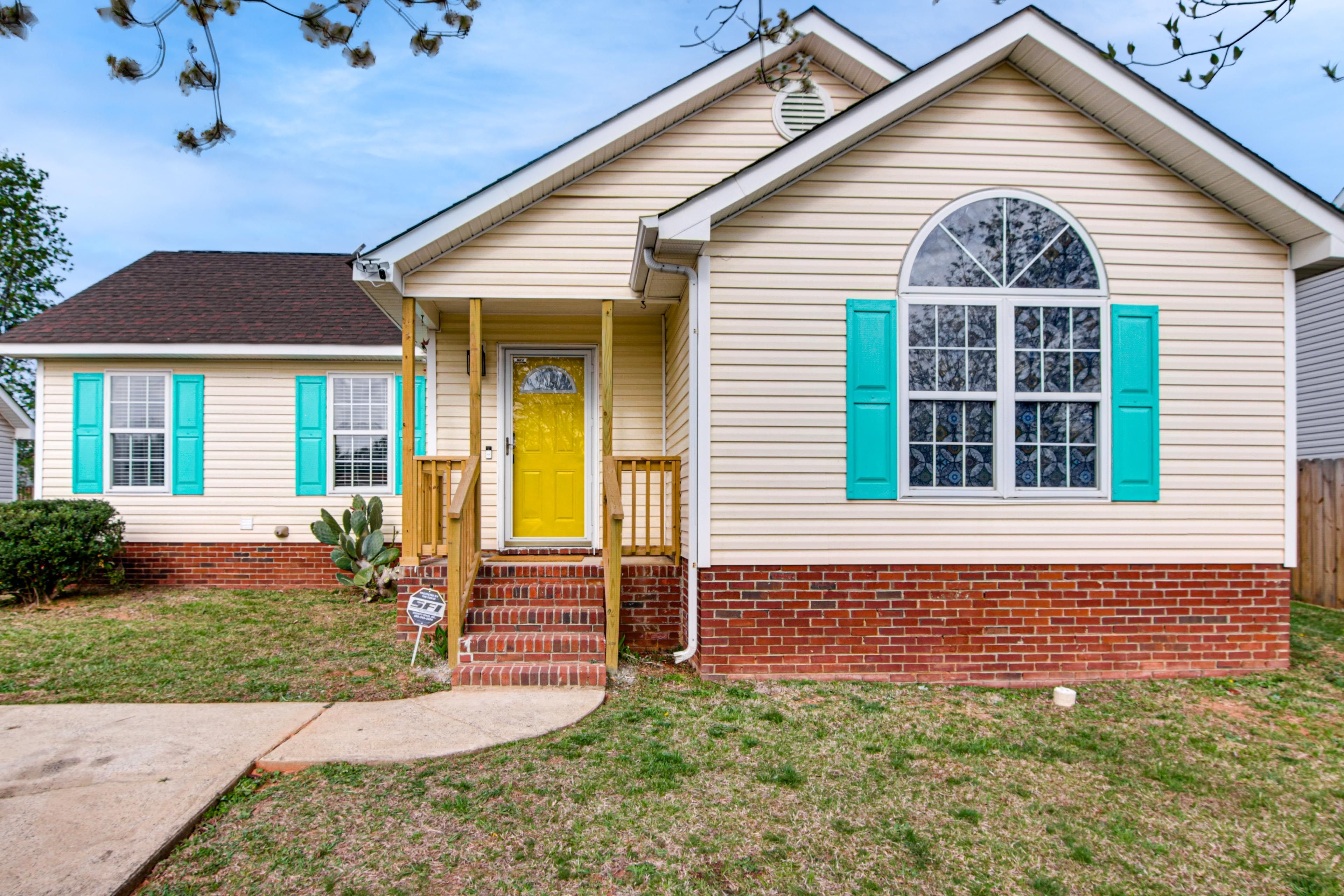 Exterior | Single-Story Home | 5 Steps Required to Access