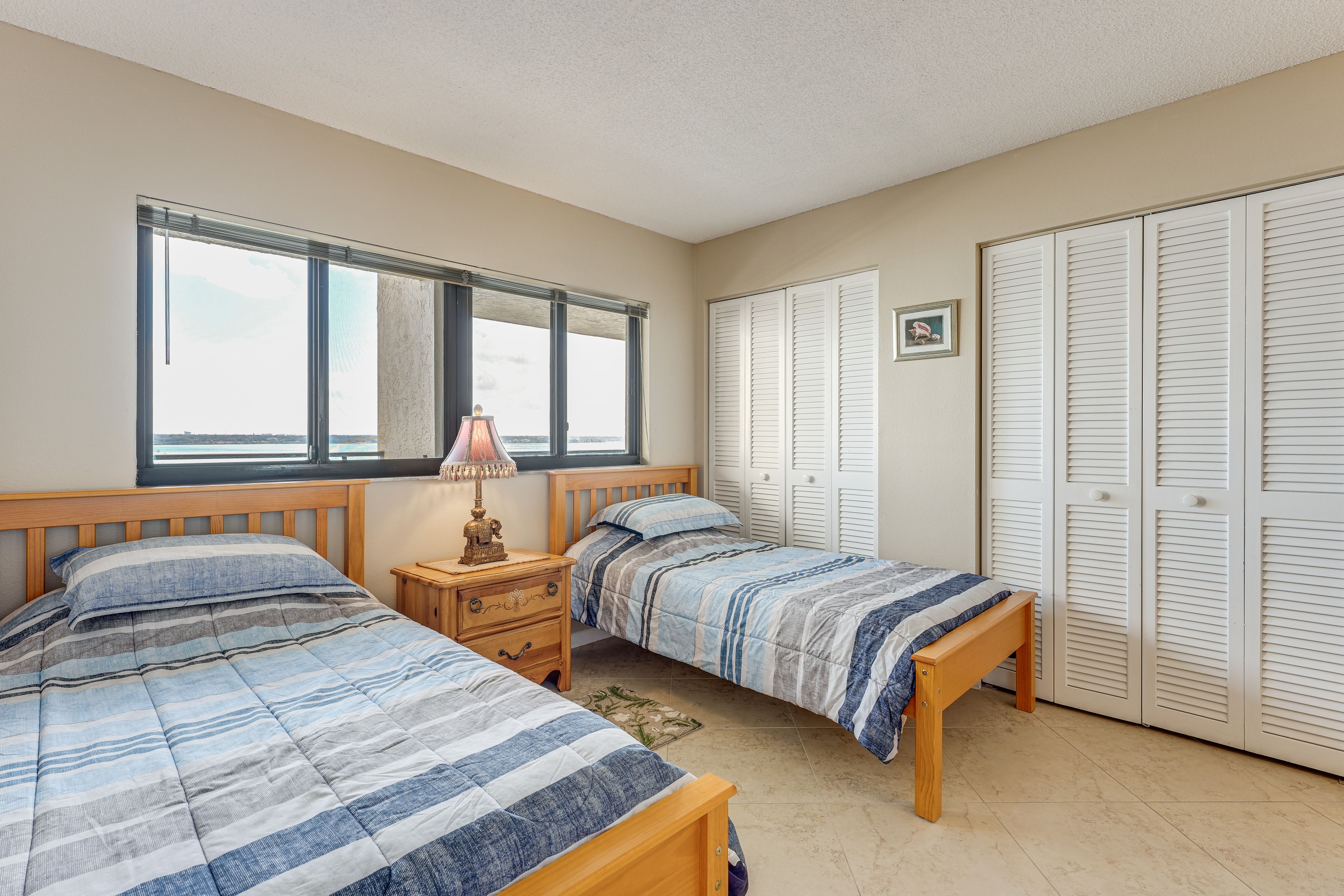 Bedroom 2 | 2 Twin Beds