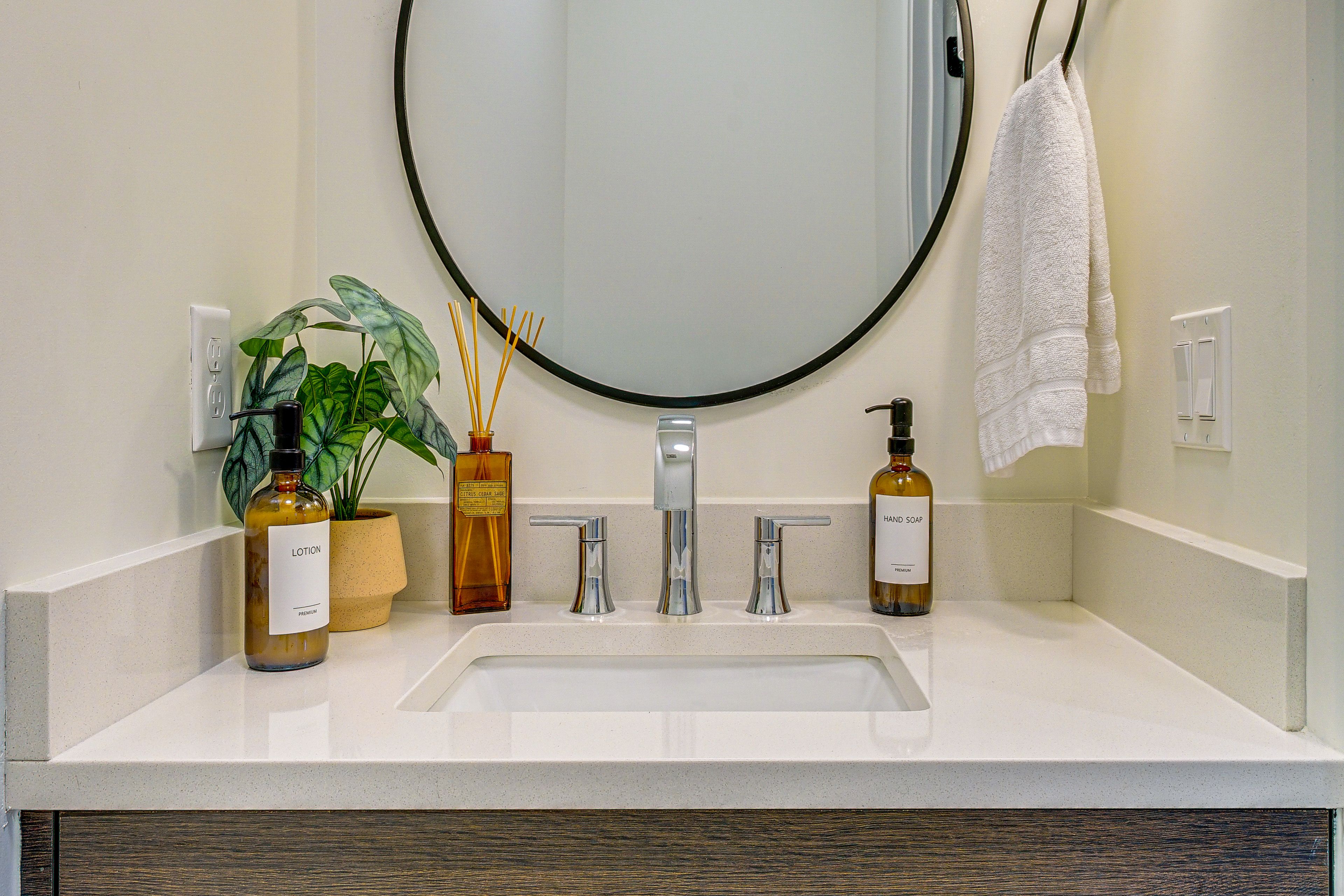 Half Bathroom | 1st Floor