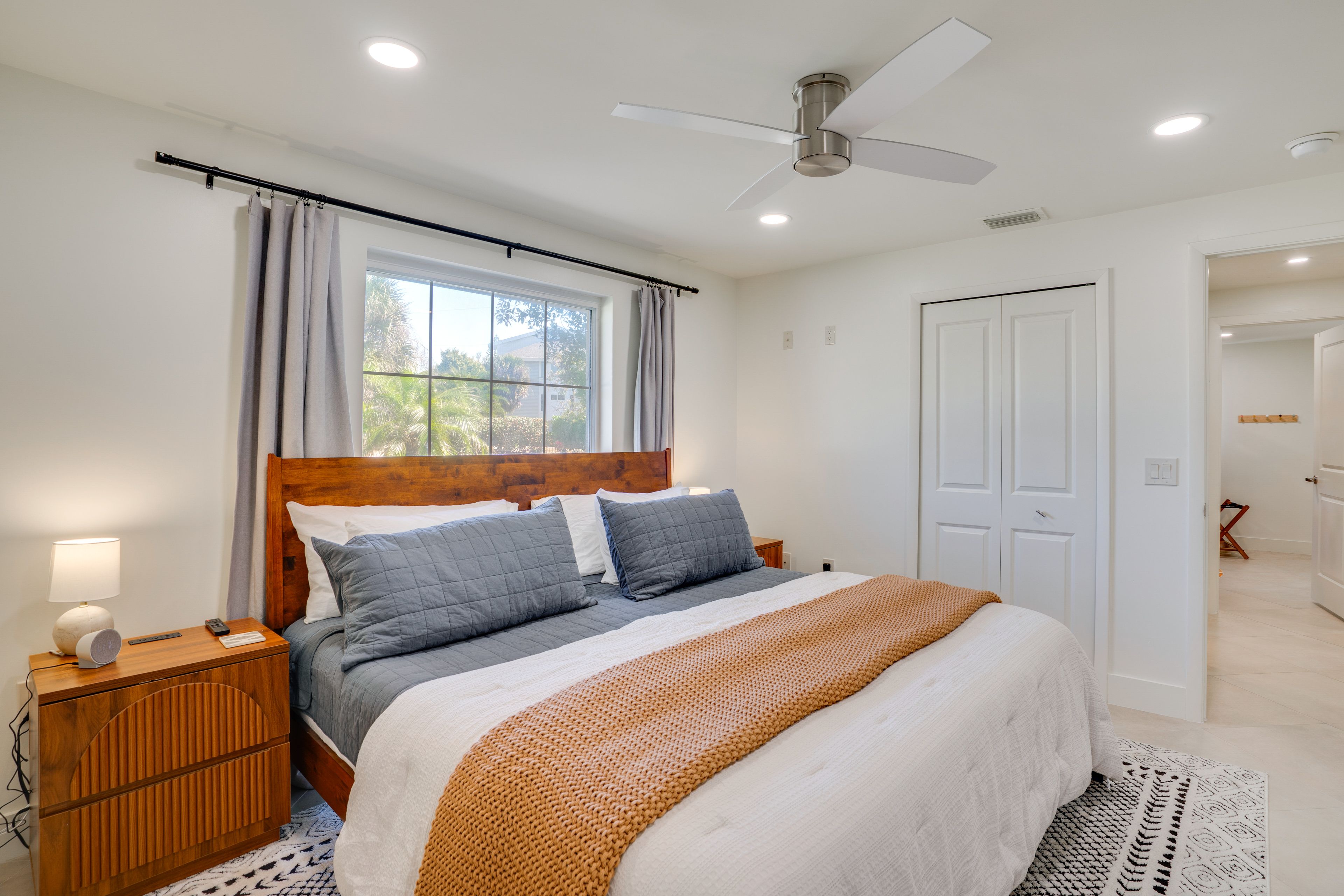 Bedroom 2 | King Bed