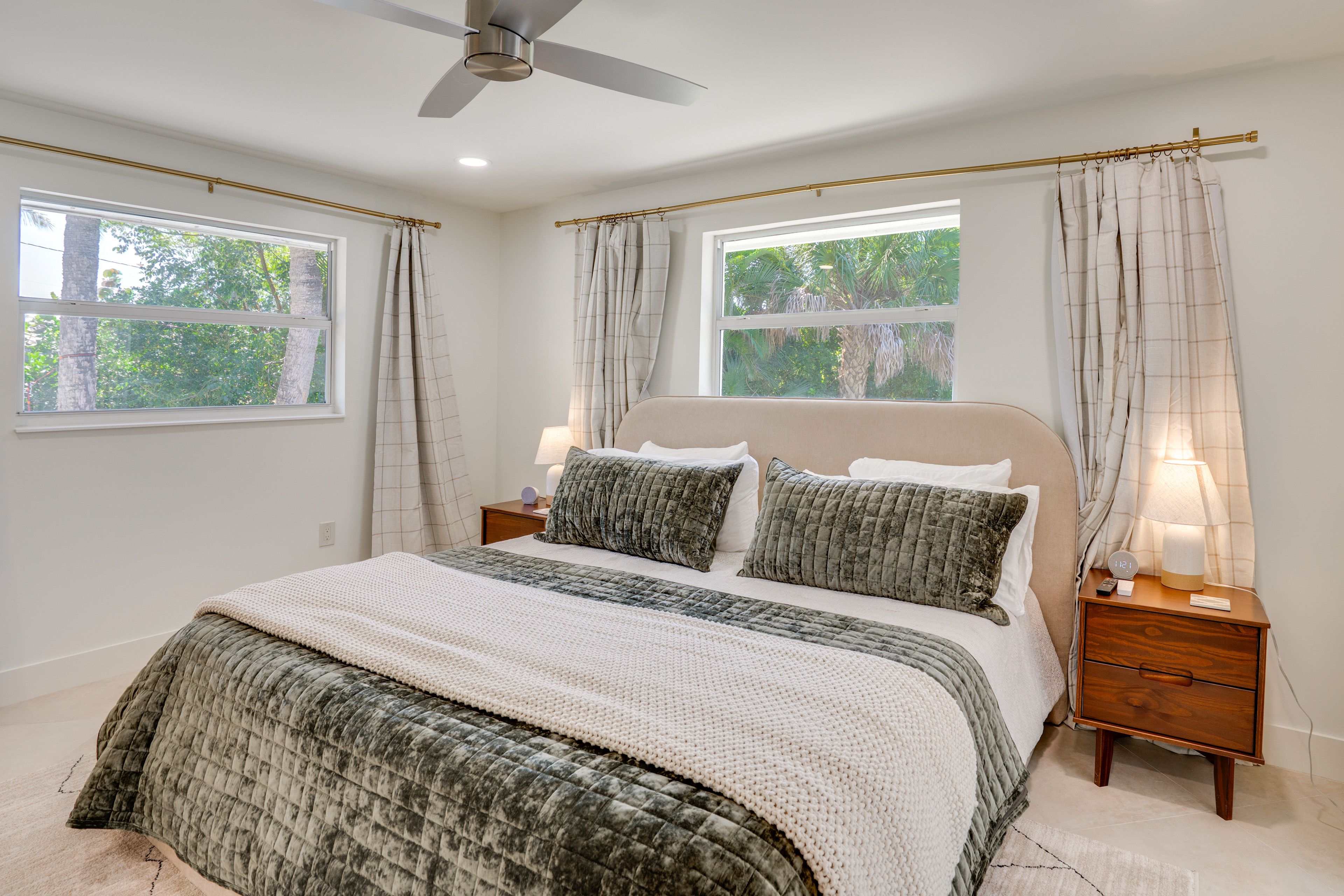 Bedroom 1 | King Bed