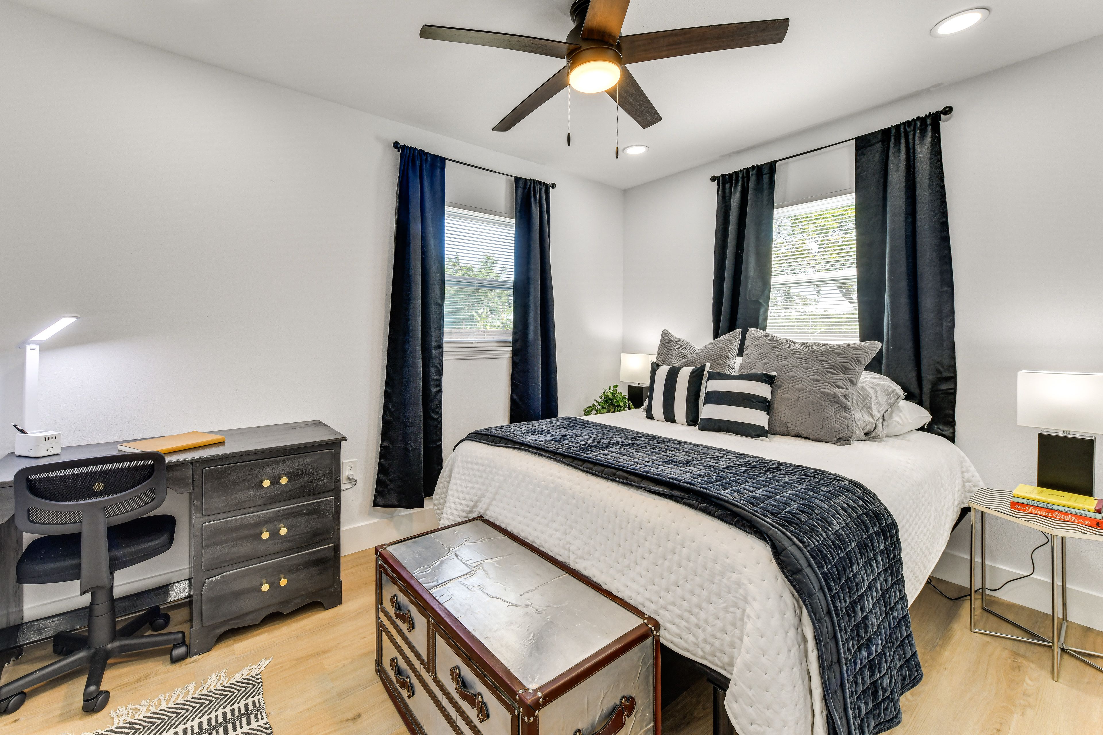 Bedroom 2 | Queen Bed