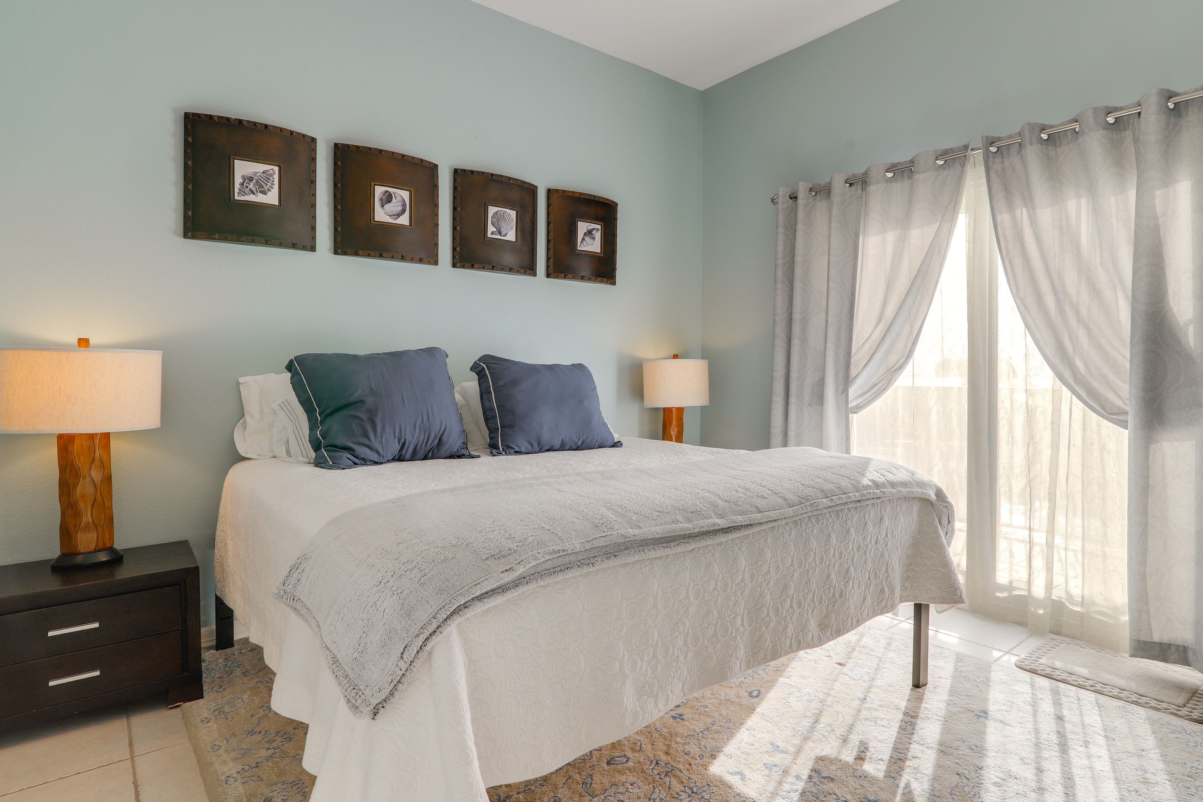 Bedroom 1 (Sunset) | King Bed