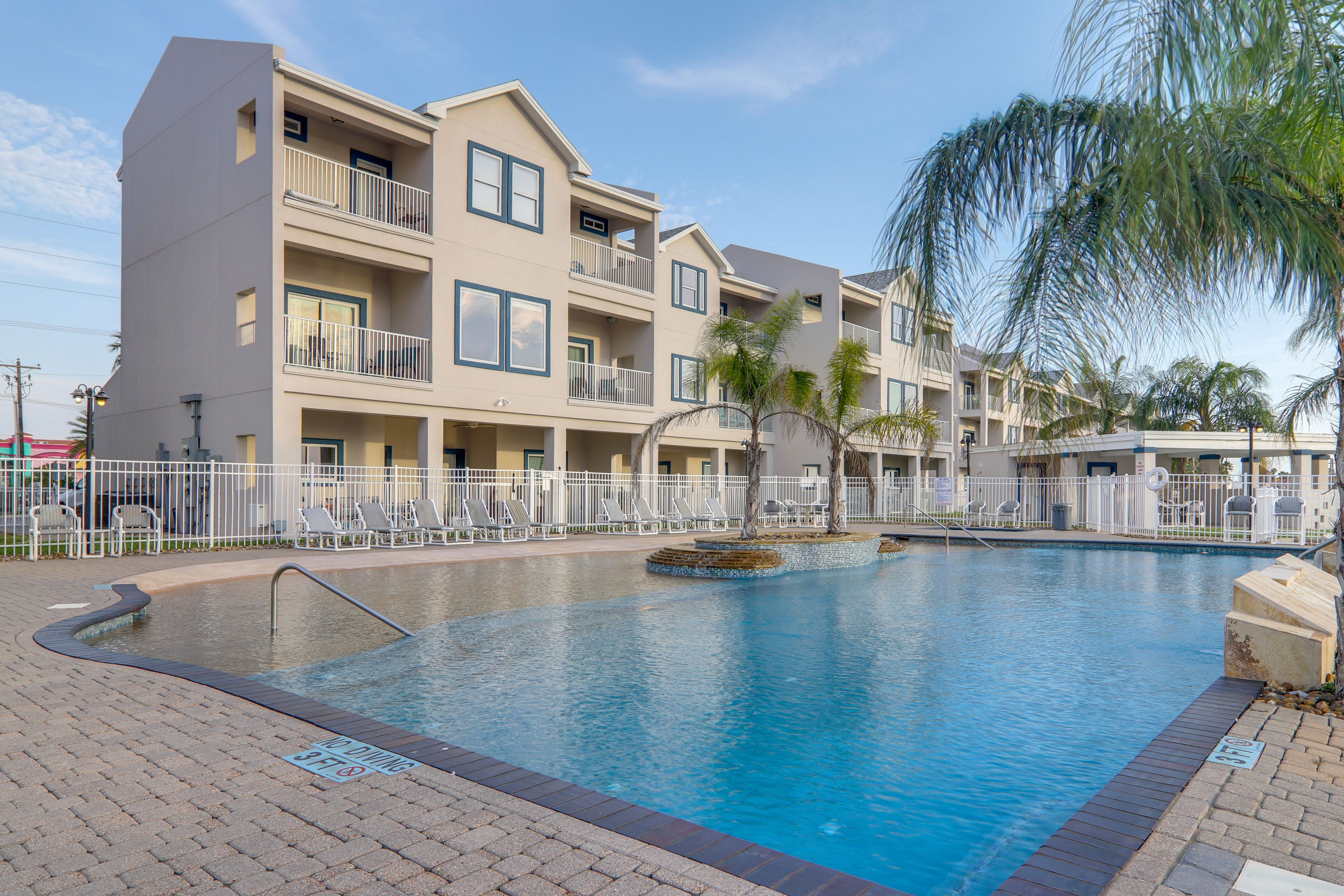Tortuga Bay | Community Pool