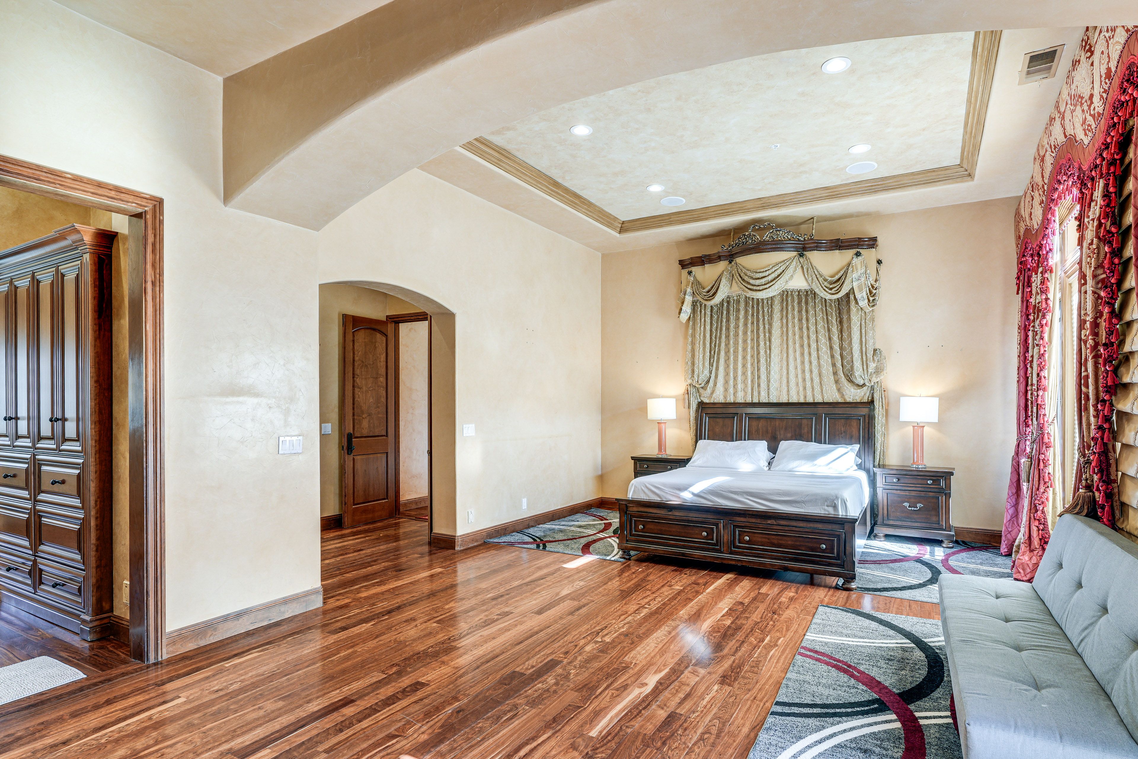 Bedroom 1 | King Bed