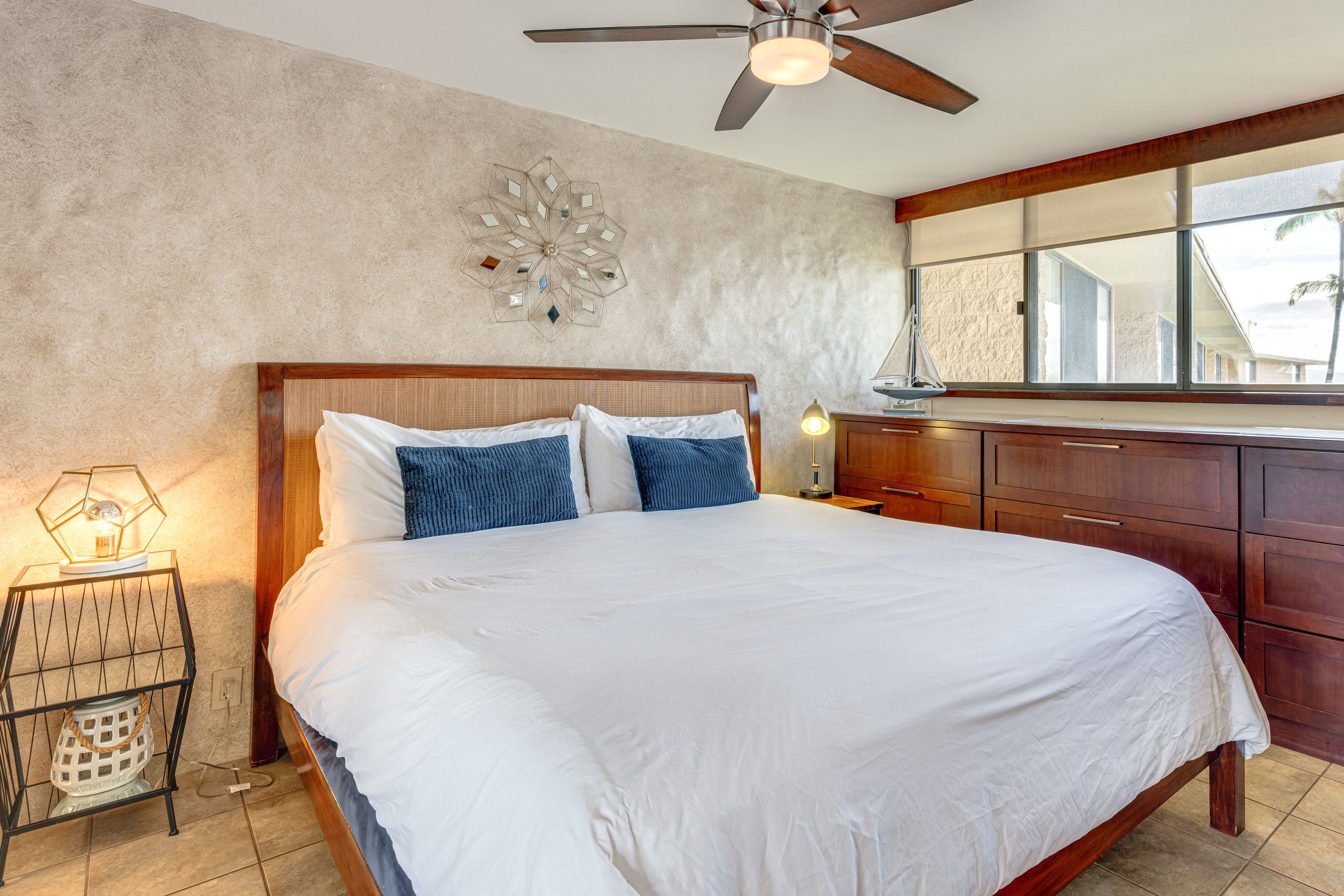 Bedroom 1 | King Bed