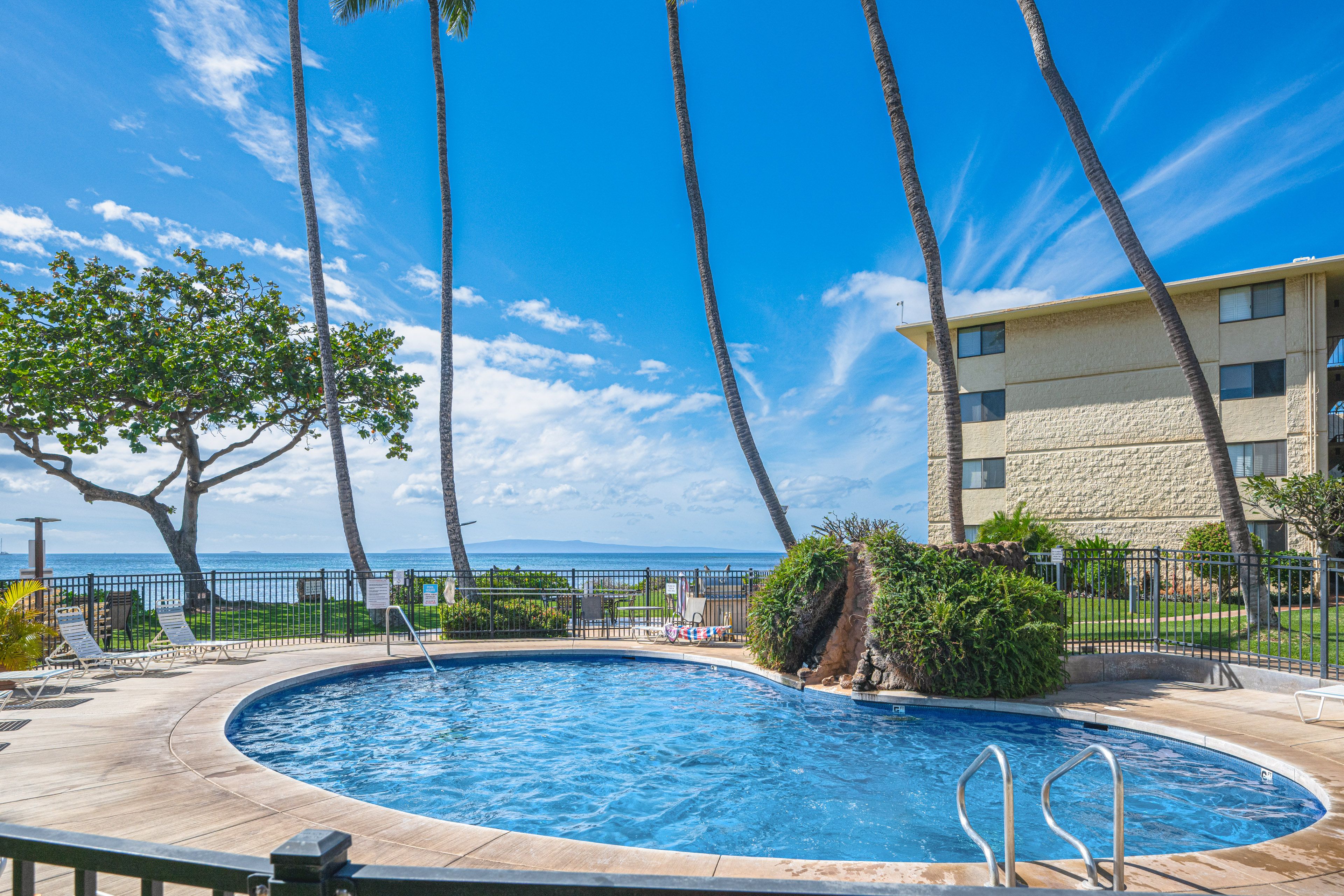 Kanaʻi A Nalu Pool Area
