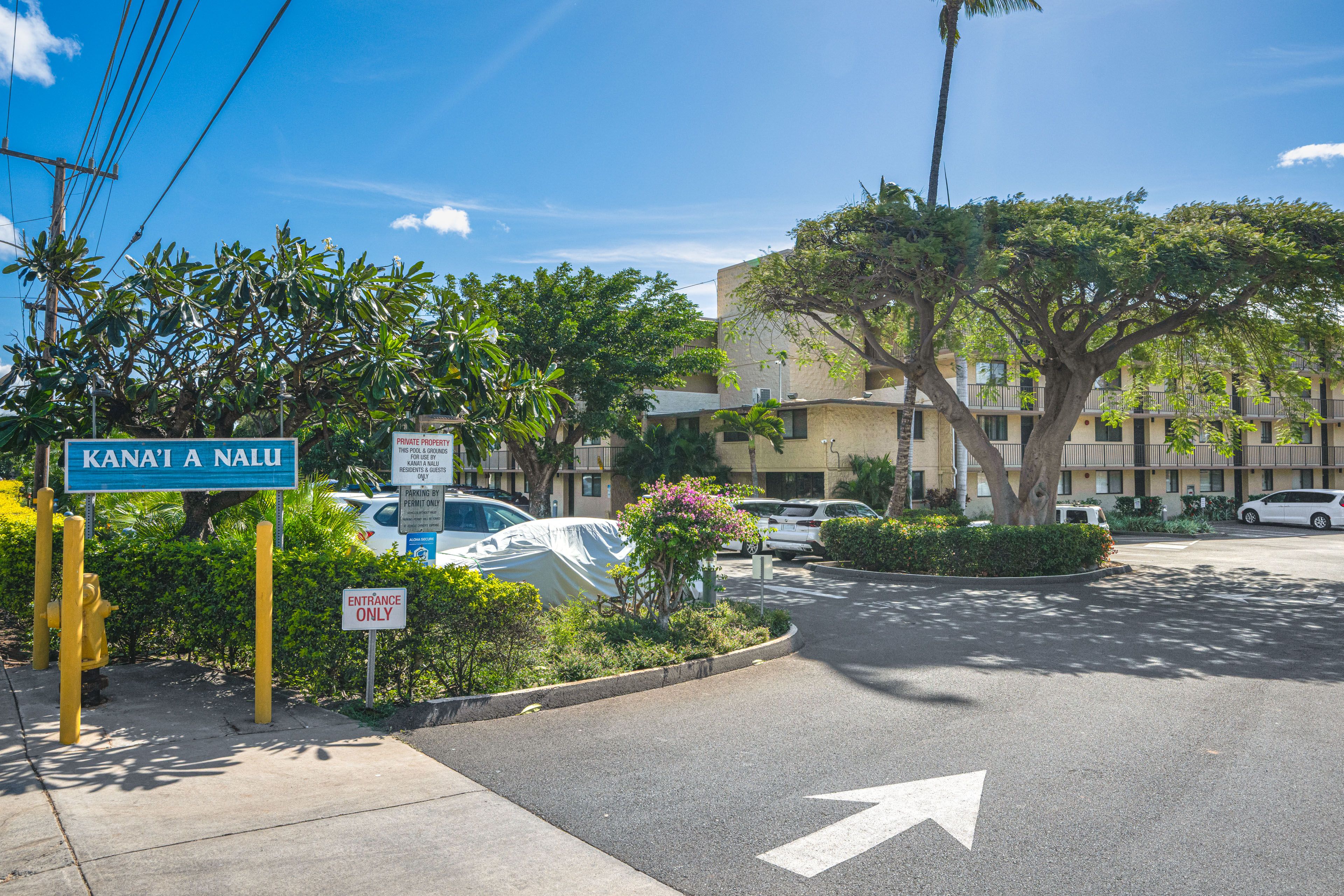 Community Parking Lot (1 Vehicle)