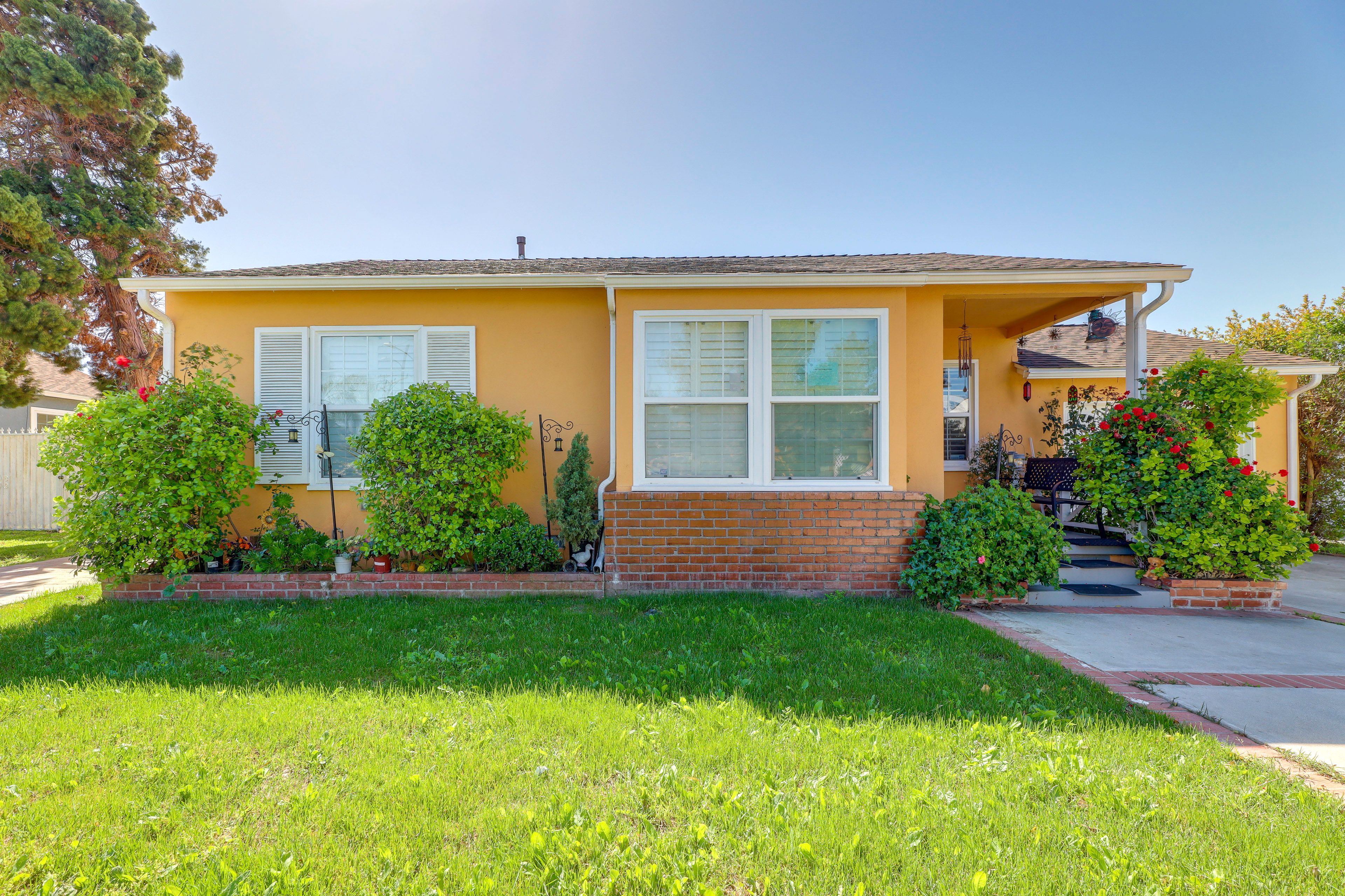 Property Exterior | Single-Story Studio