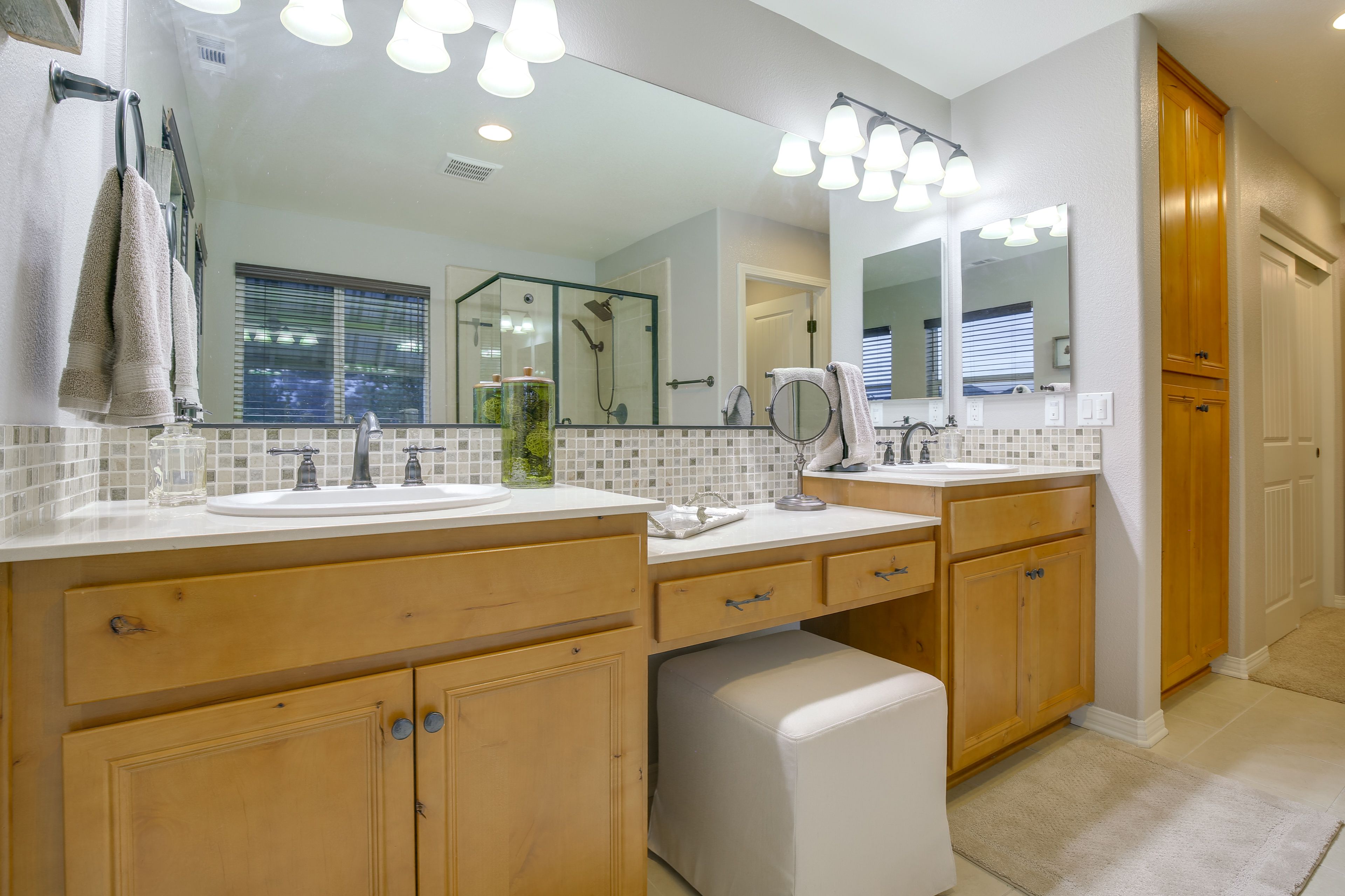 En-Suite Bathroom | Shower | Bathtub | 2nd Floor