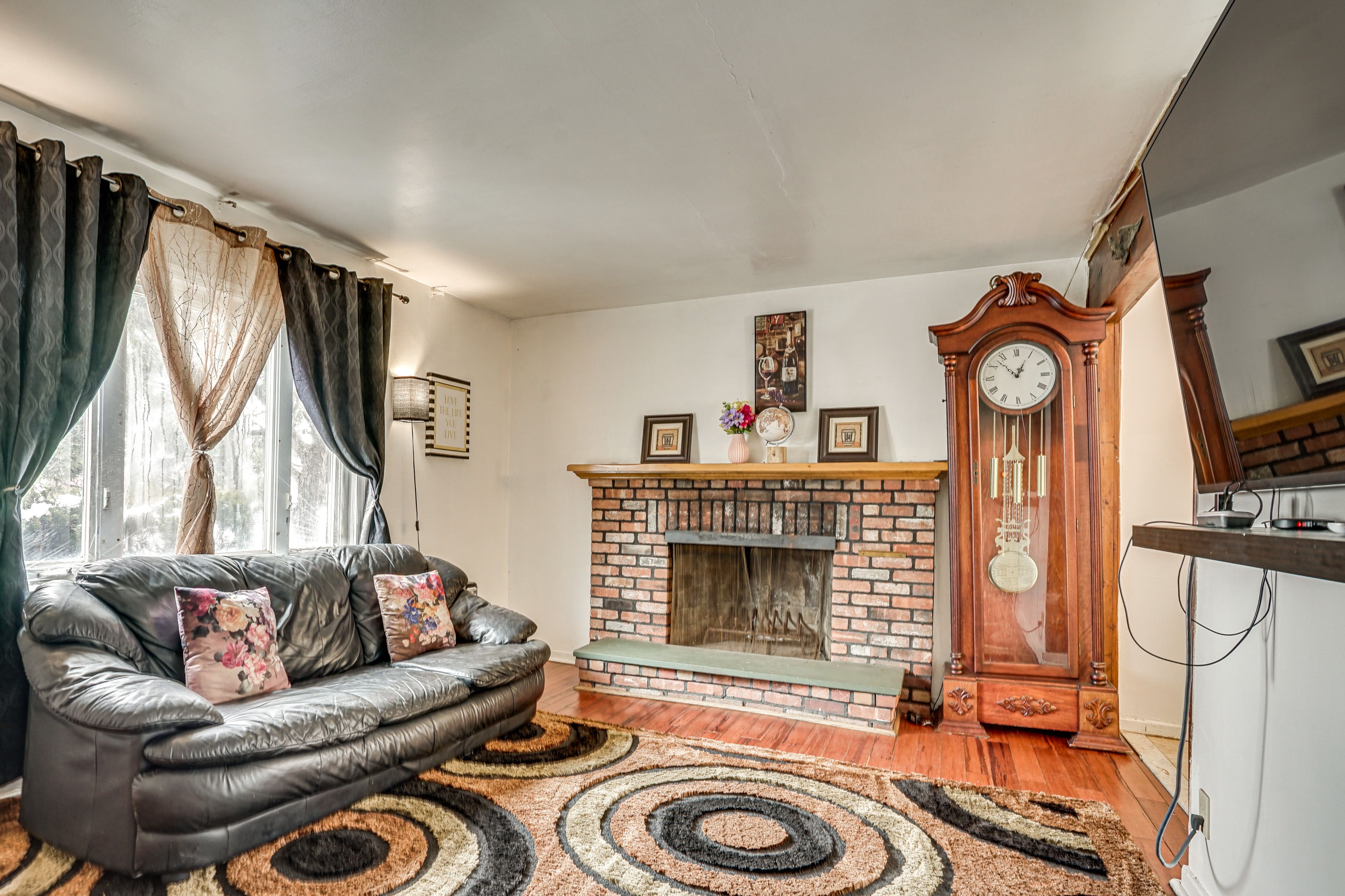 Elmont Vacation Rental | 2BR | 1BA | 800 Sq Ft