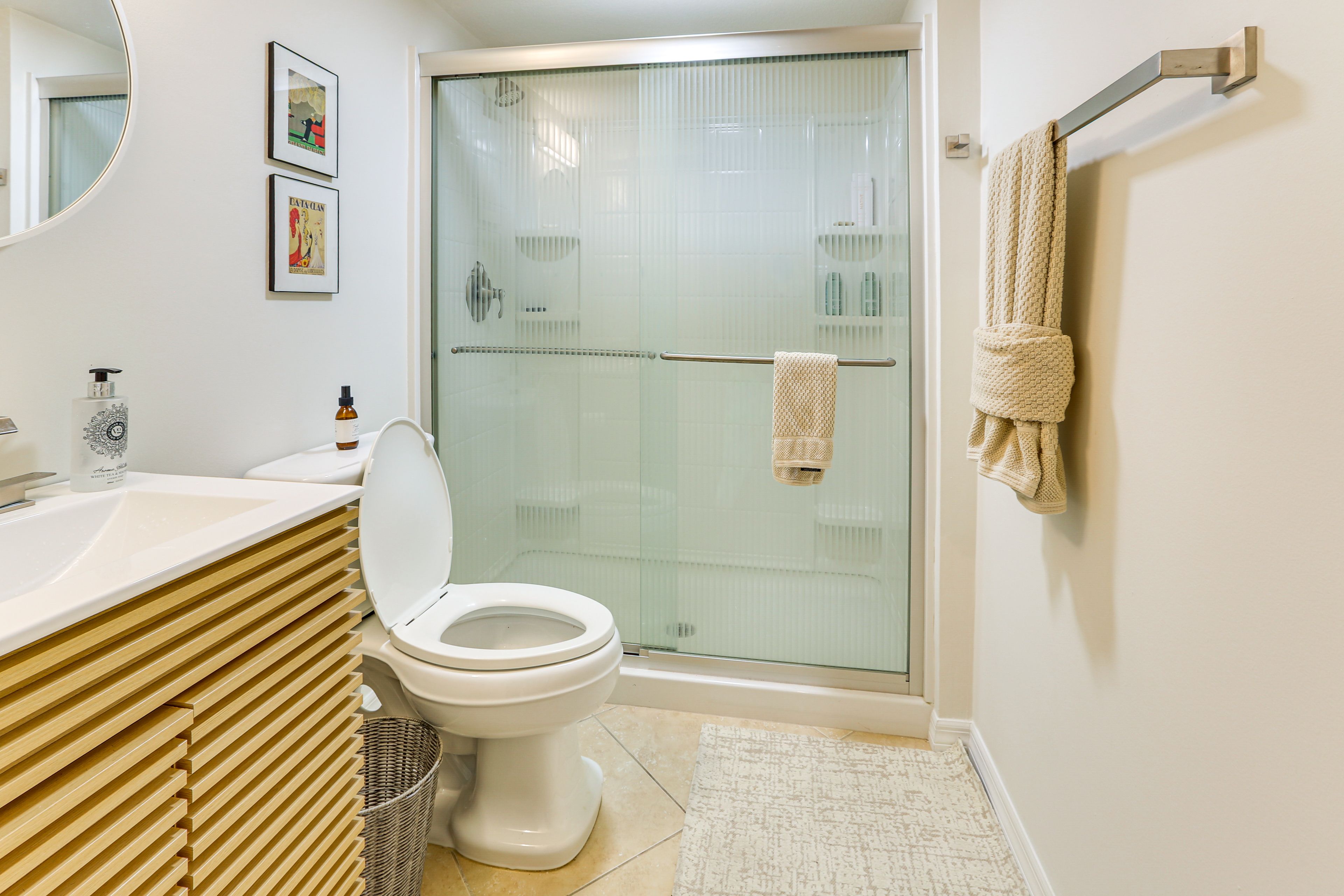 Full Bathroom | 1st Floor