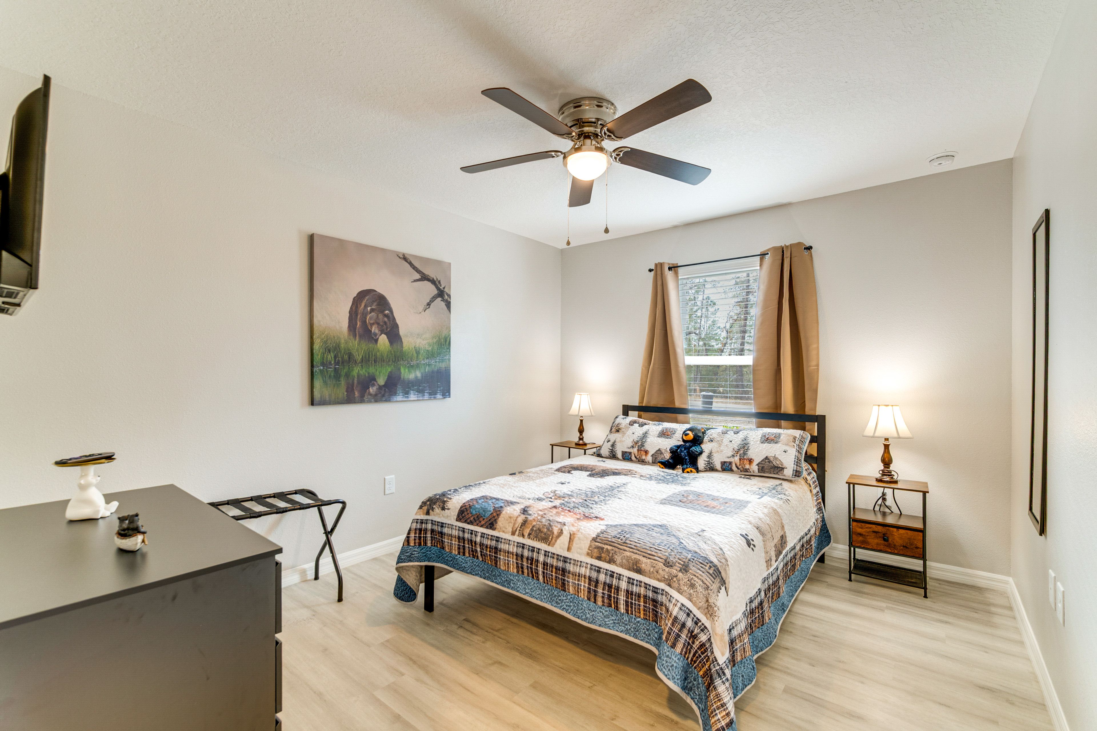 Bedroom 3 | Queen Bed