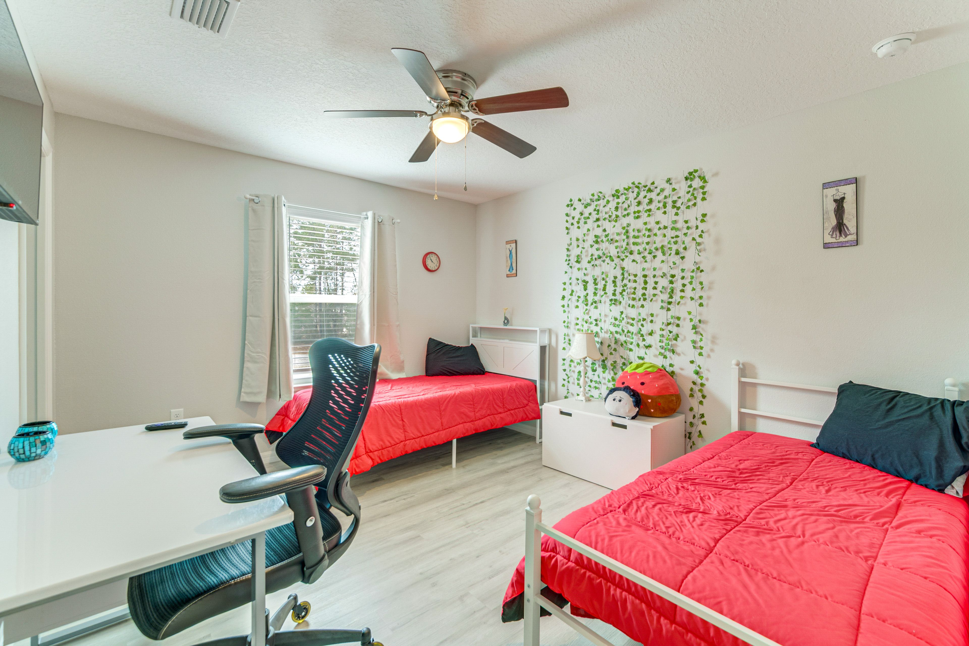 Bedroom 2 | 2 Twin Beds