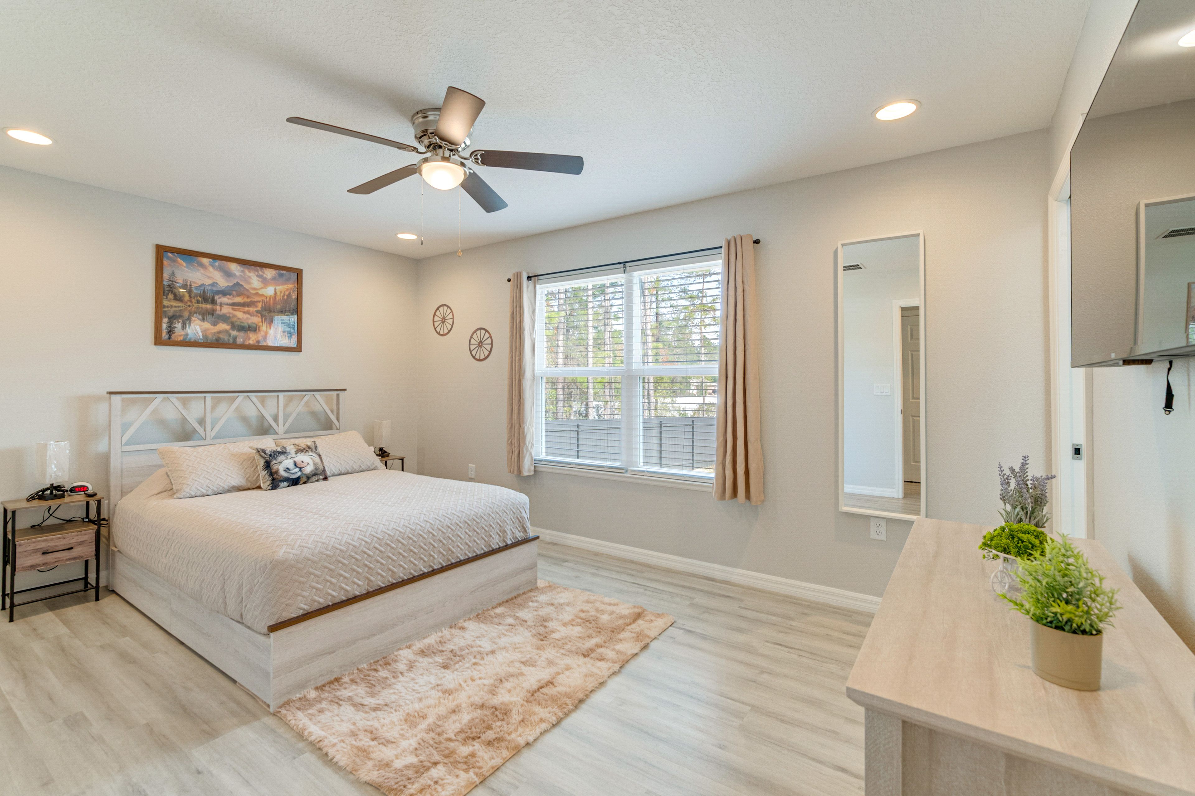 Bedroom 1 | Queen Bed | Smart TV