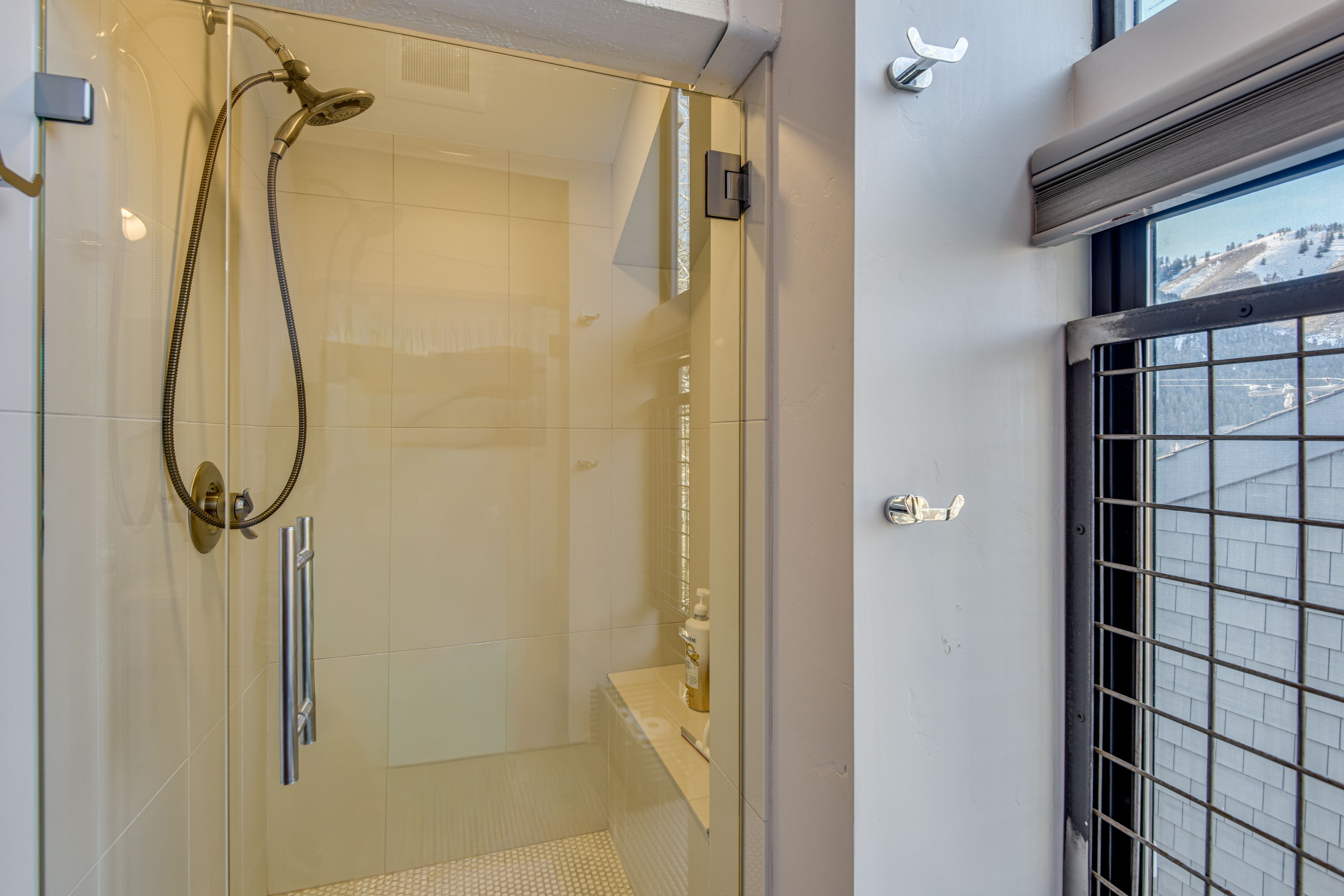 Full Bathroom | 2nd Floor