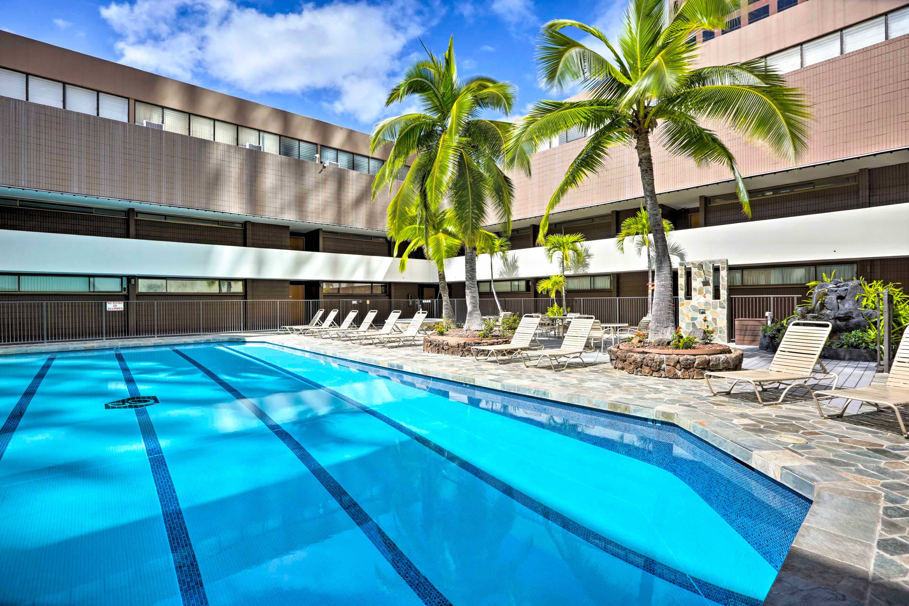 Community Pool & Hot Tub