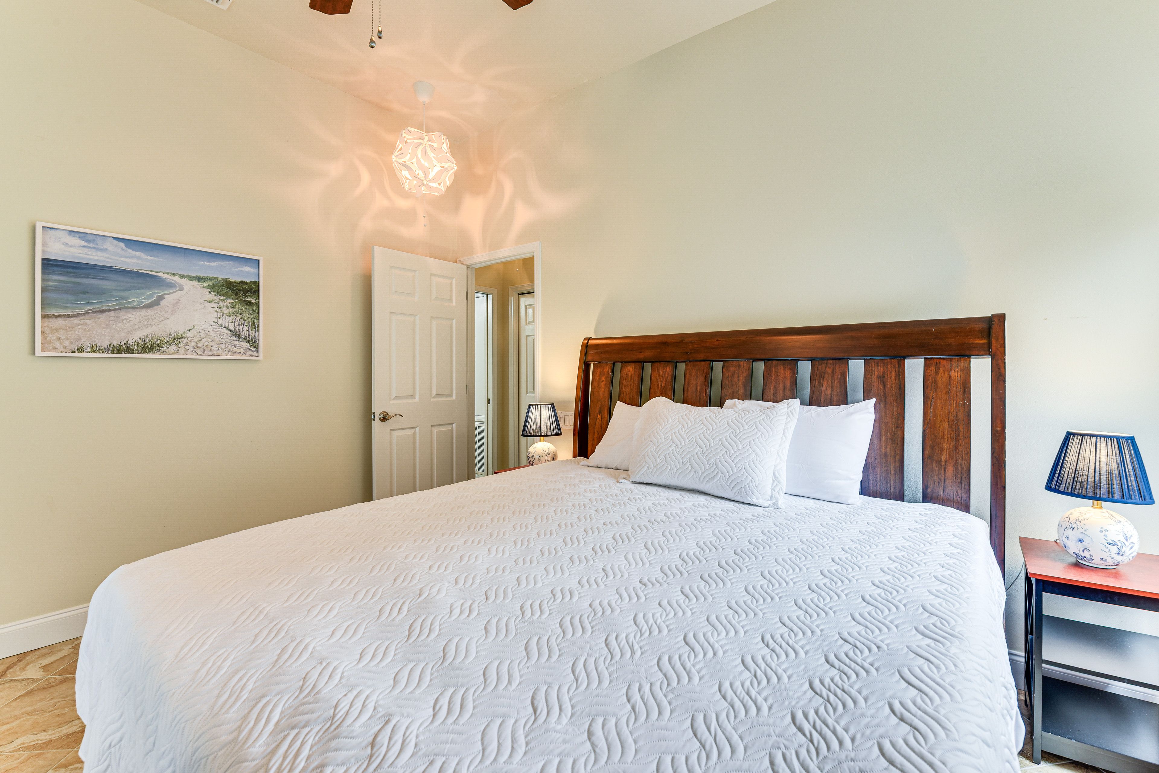 Bedroom 1 | King Bed | 1st Floor