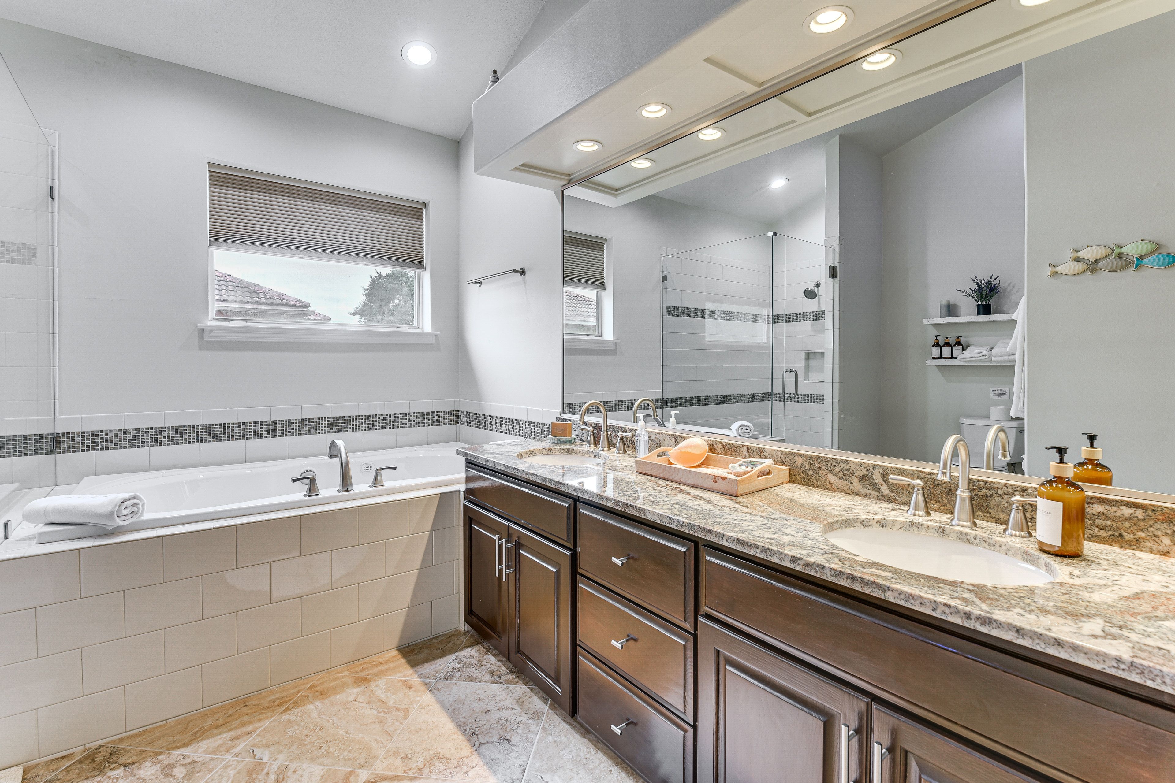 Full Bathroom | 2nd Floor