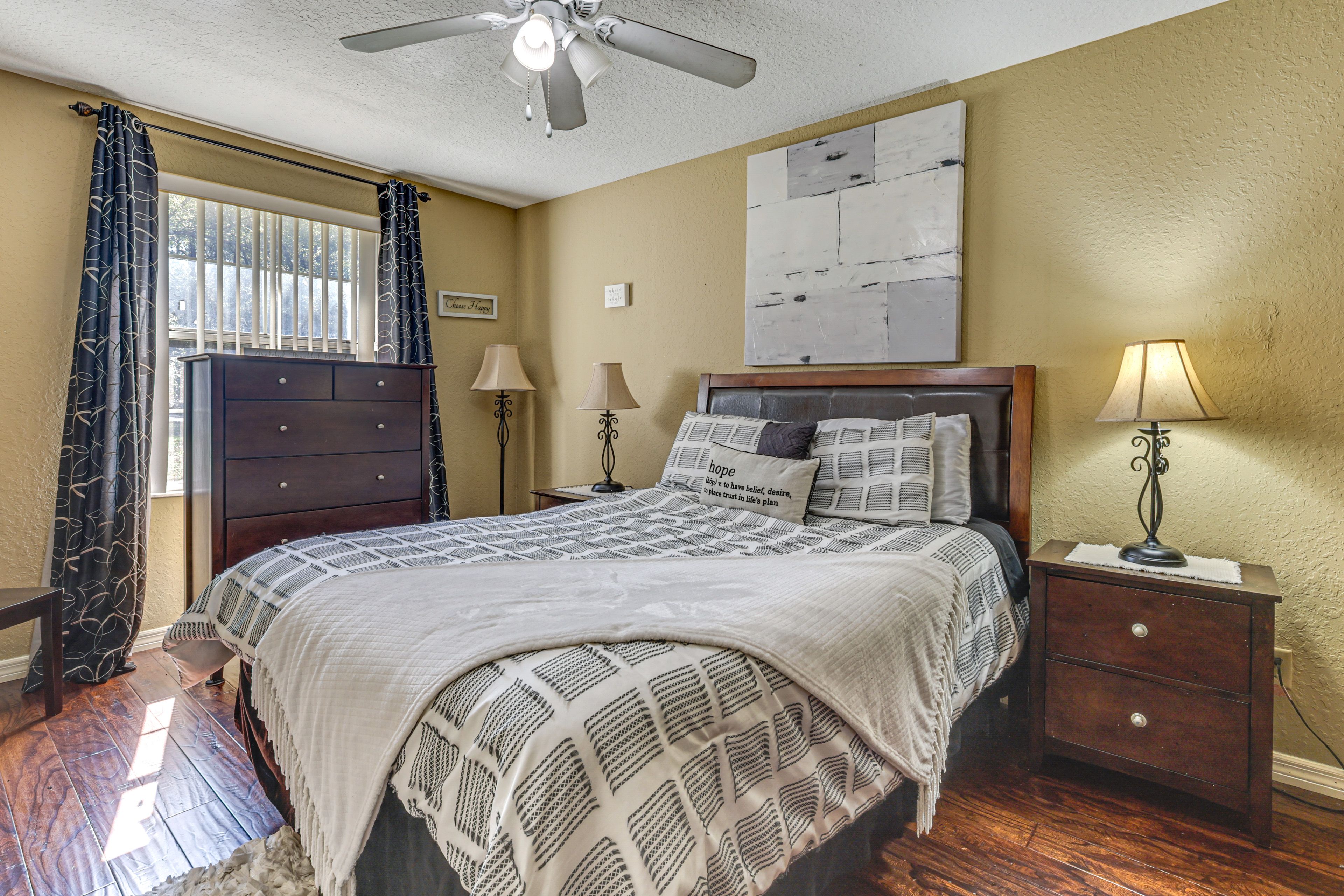 Bedroom 2 | Queen Bed