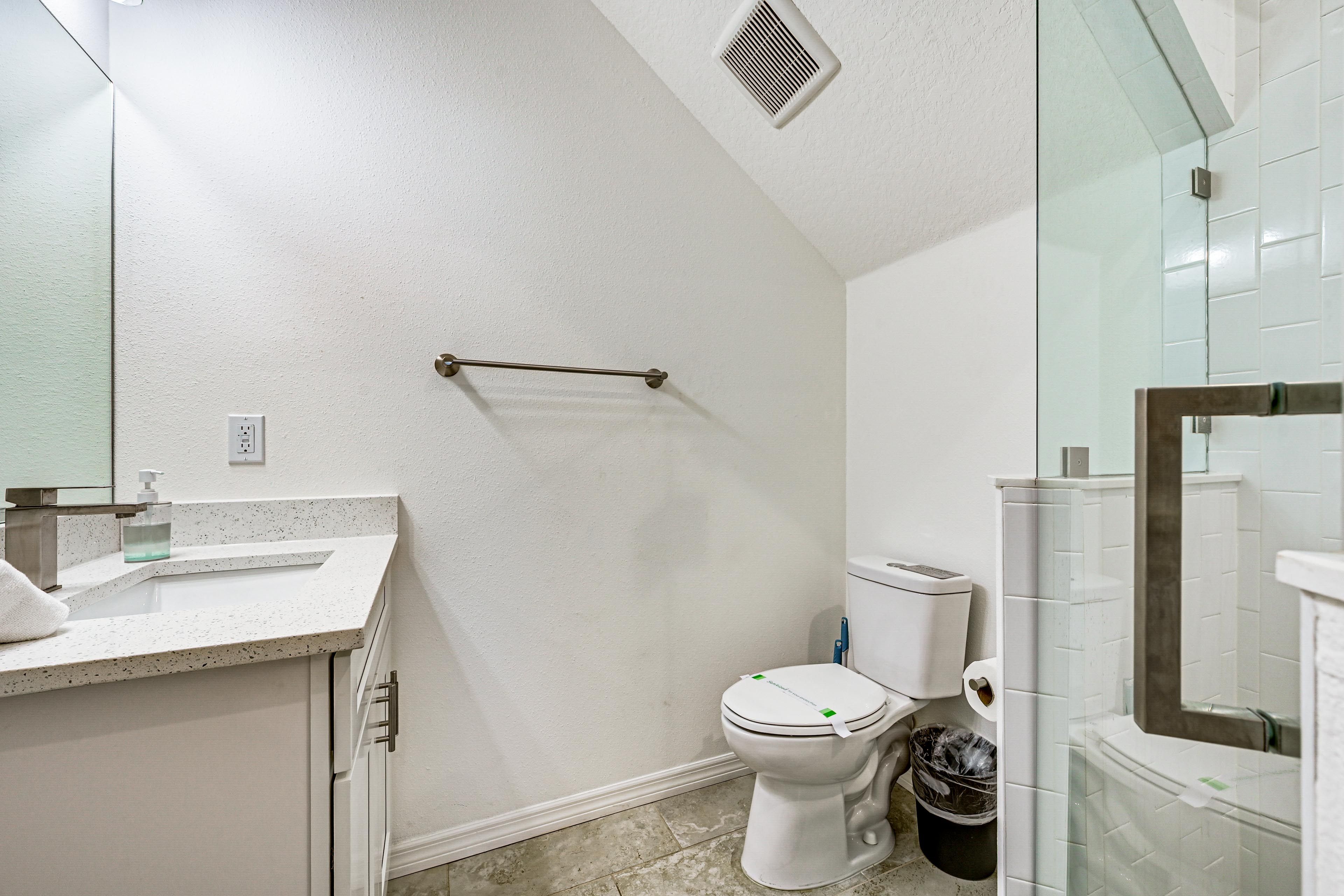 Full Bathroom | 1st Floor