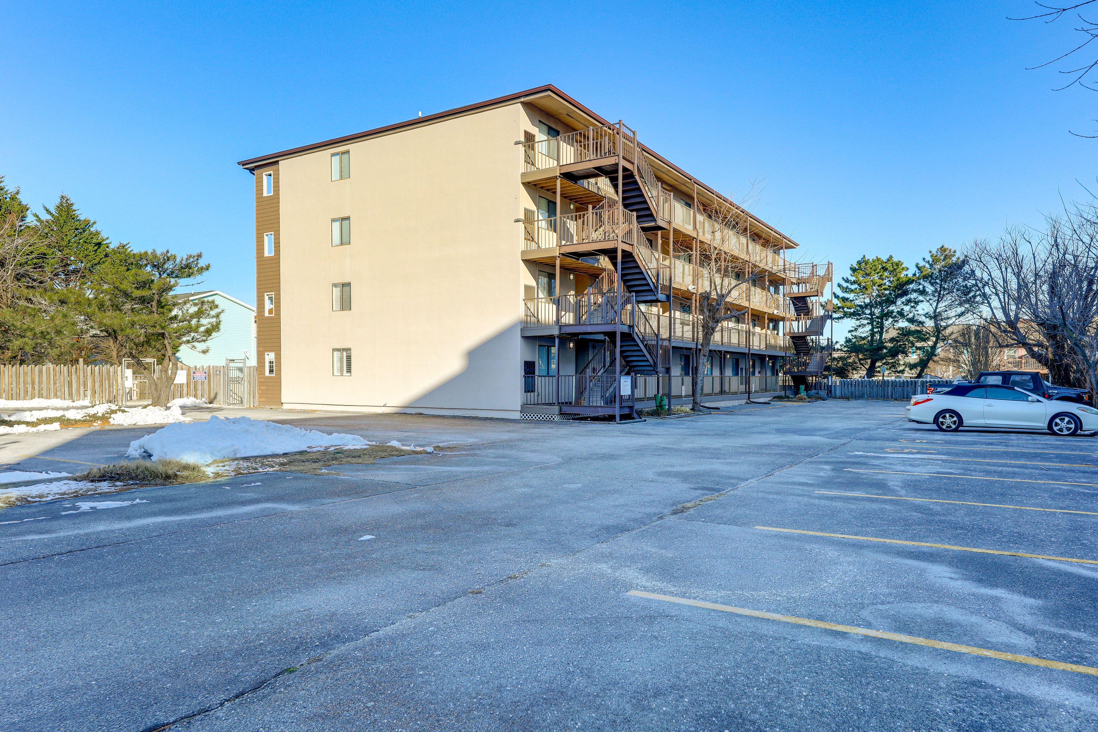 Parking | Unassigned Community Lot (2 Vehicles)