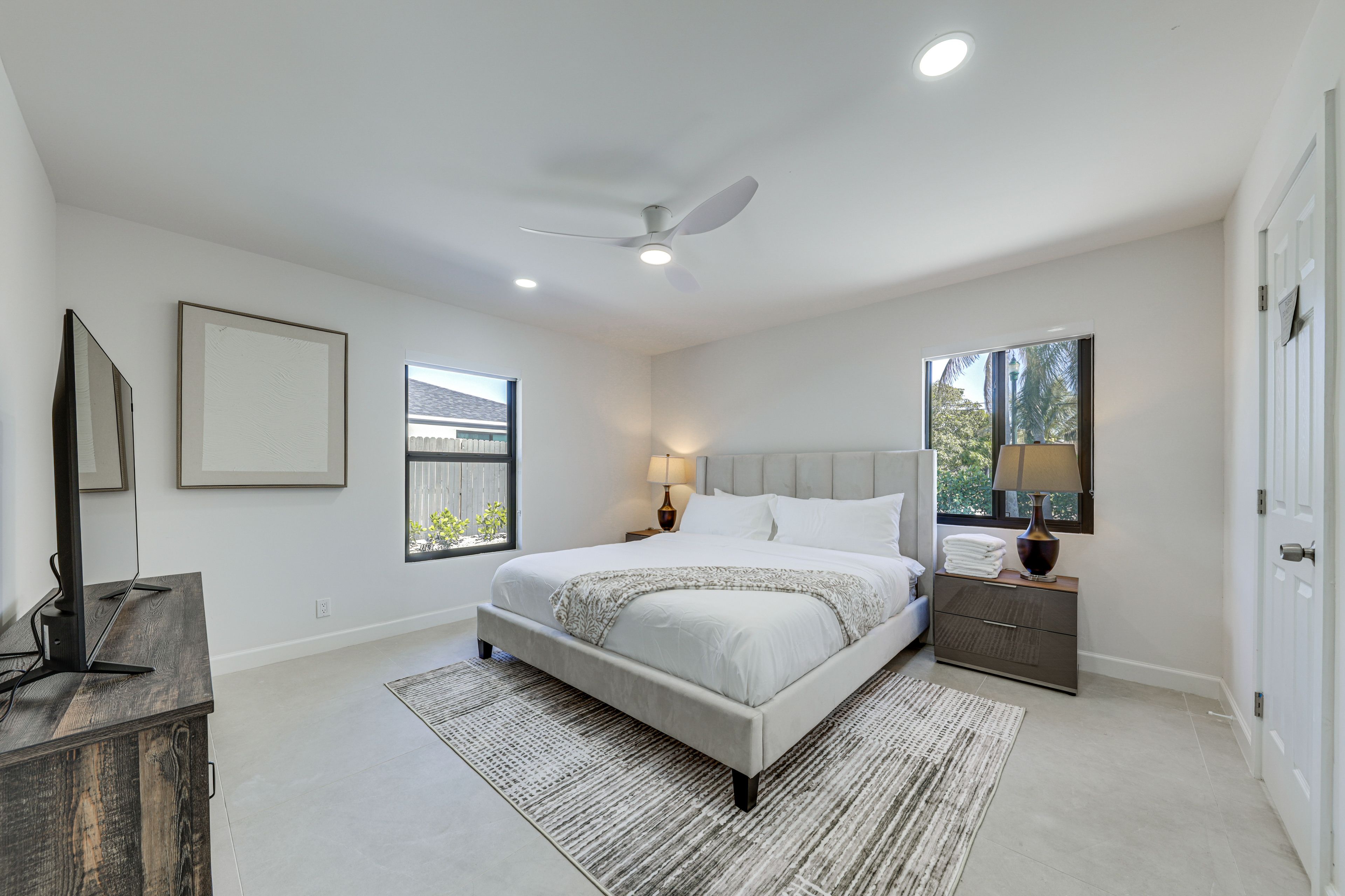 Bedroom 1 | King Bed