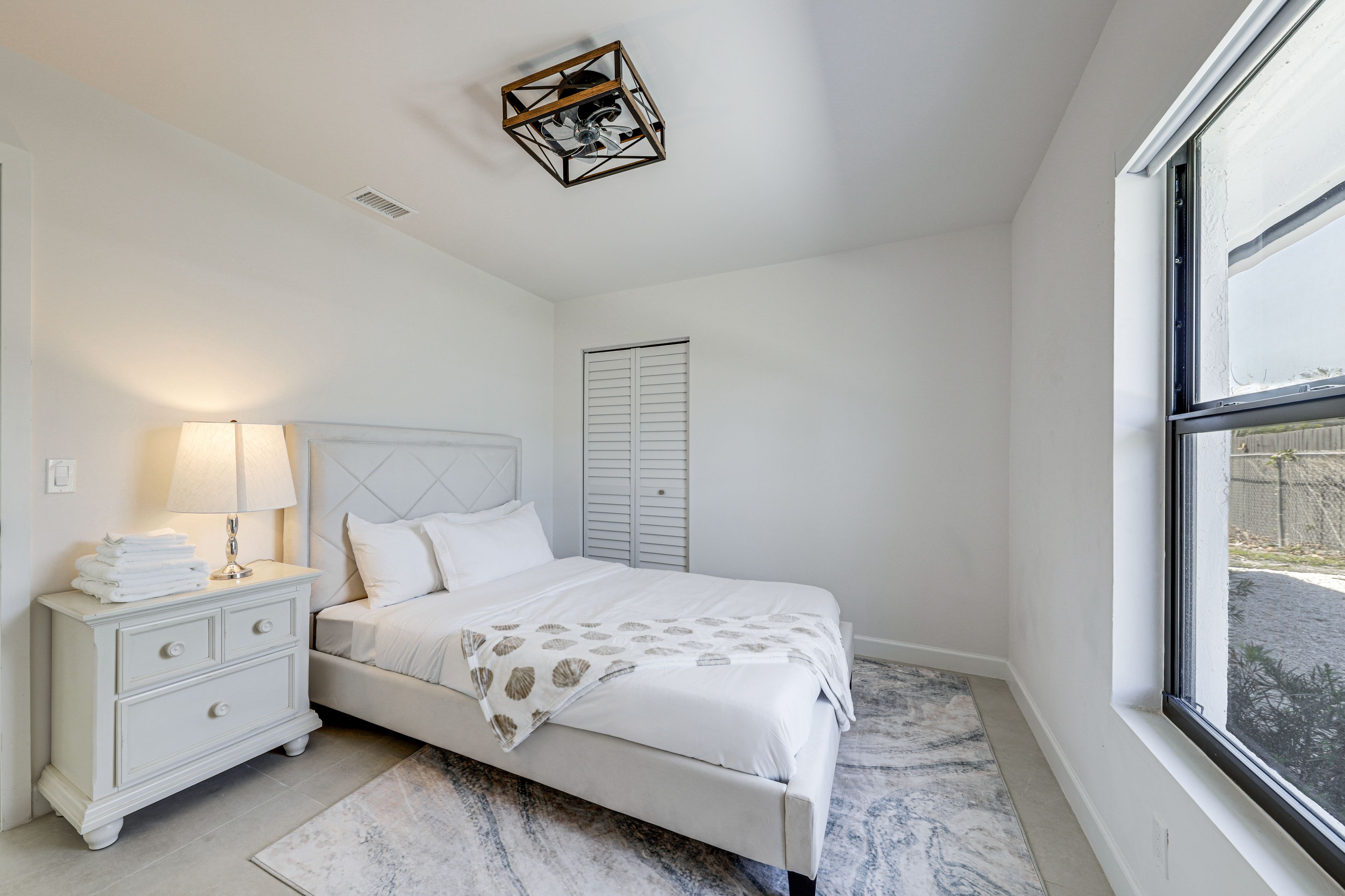 Bedroom 2 | Queen Bed