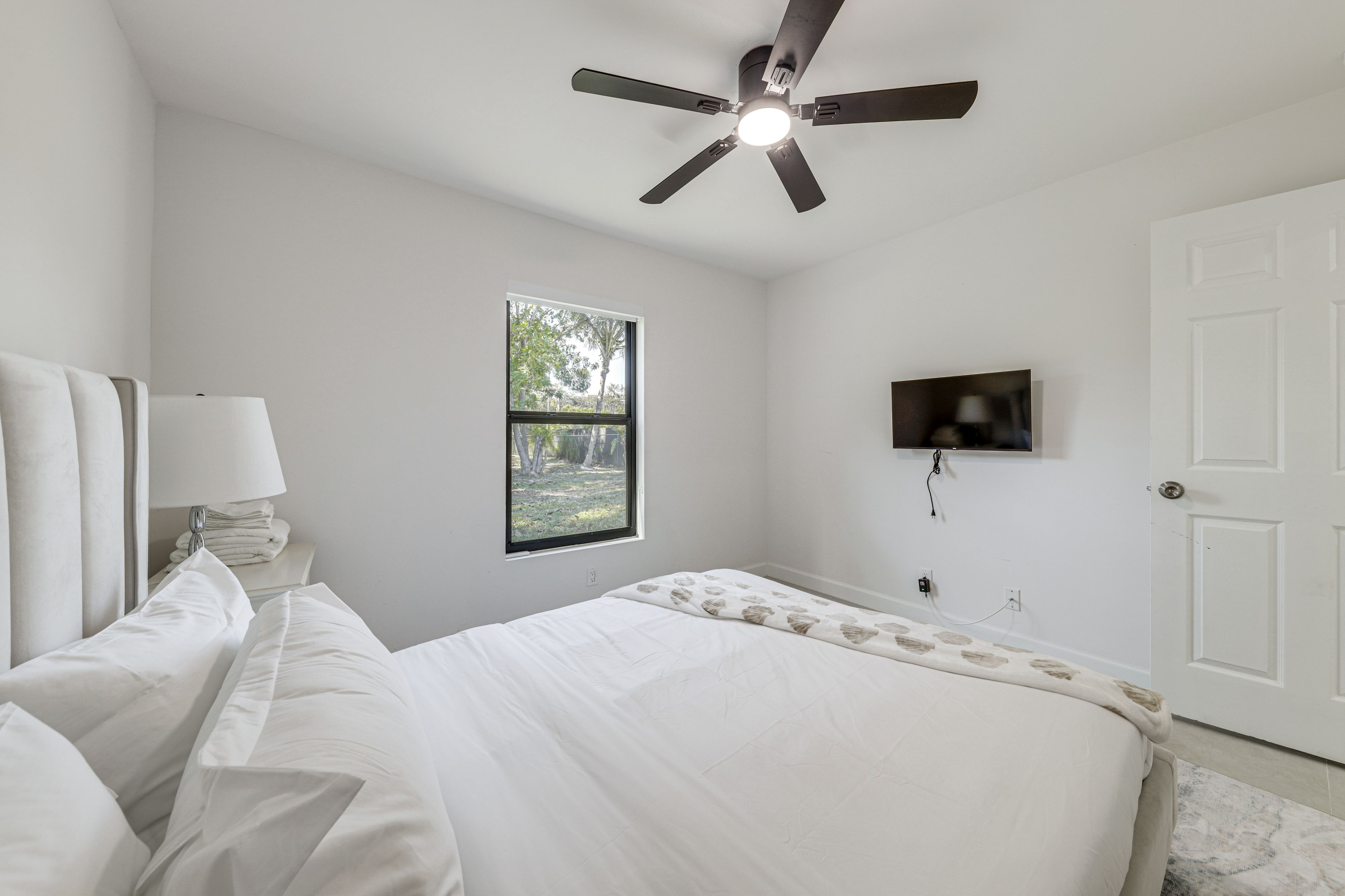 Bedroom 3 | Queen Bed