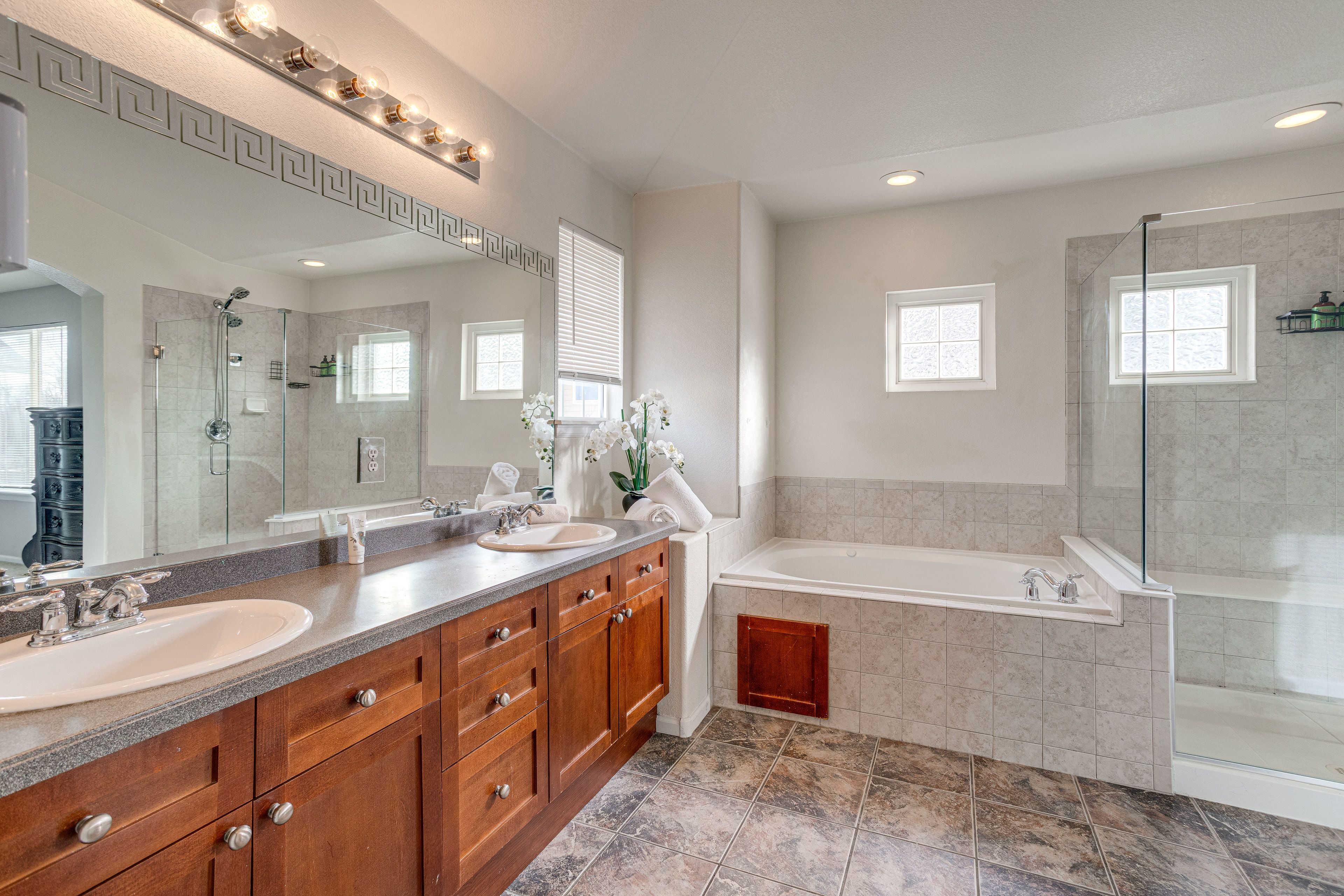 En-Suite Bathroom | Upper Level