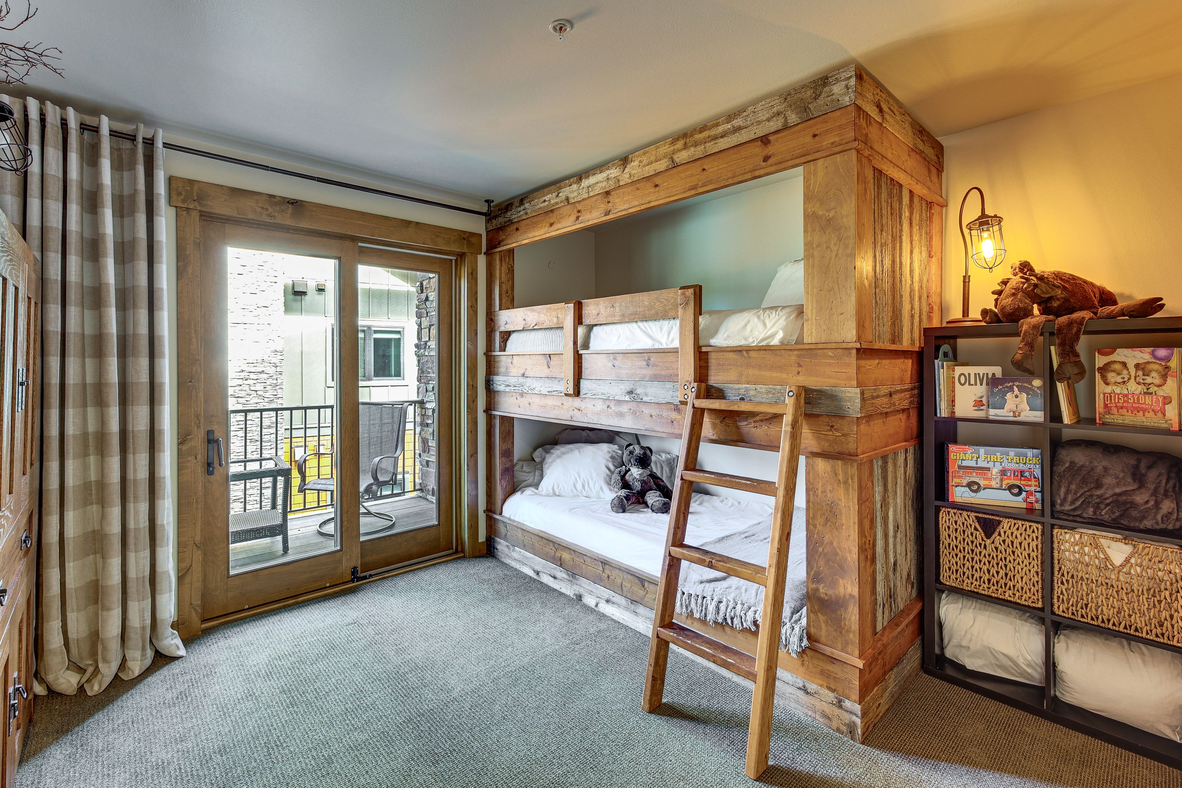 Bedroom 2 | Twin Bunk Bed | Queen Murphy Bed