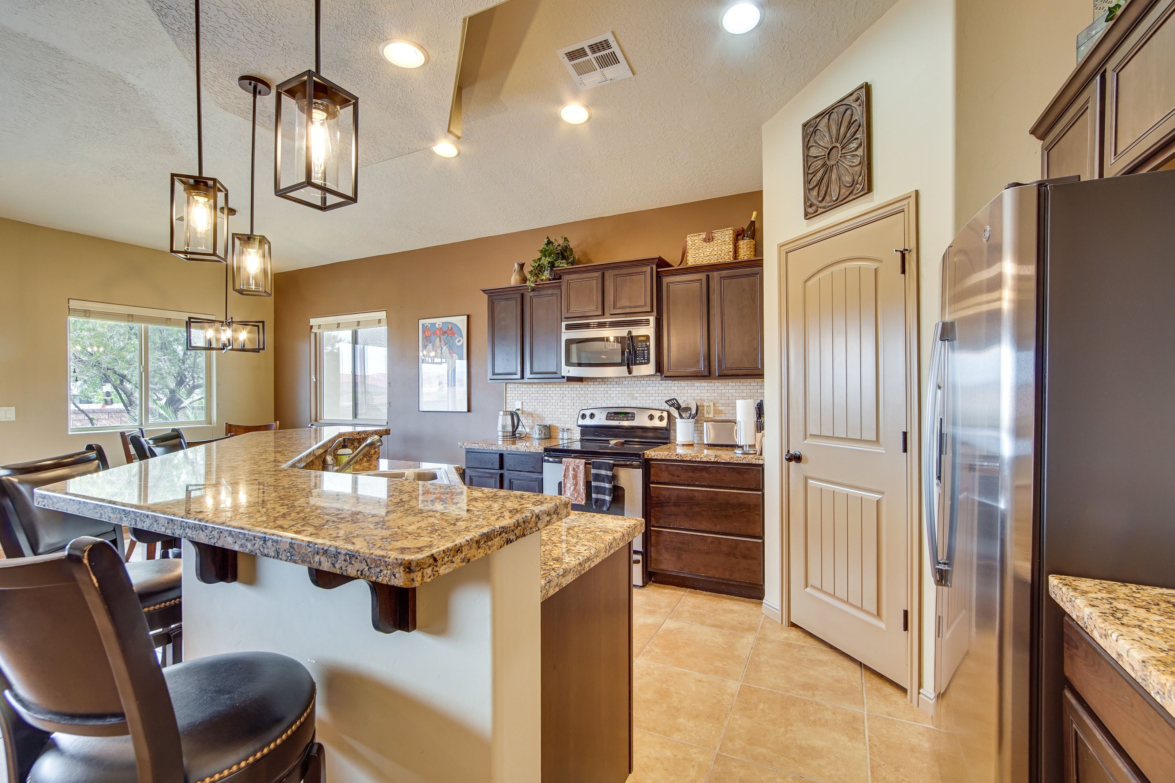 Breakfast Bar | Kitchen