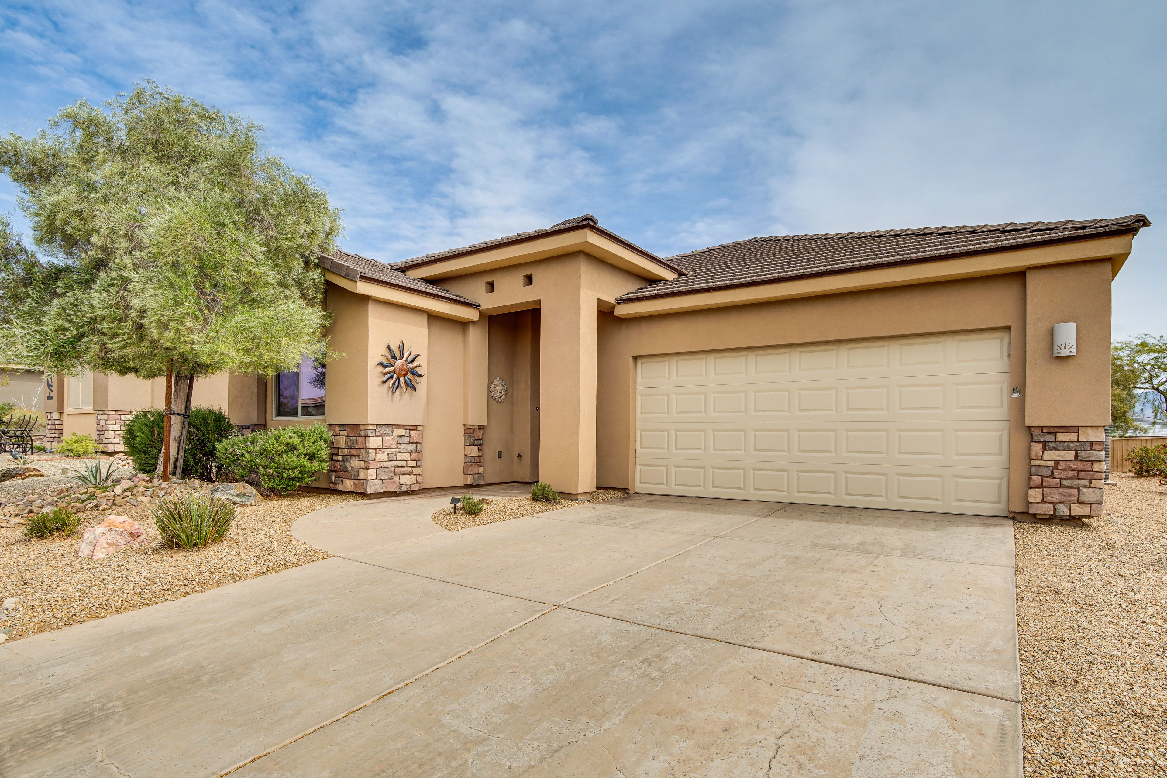 Parking | Garage (2 Vehicles) | Driveway (2 Vehicles)