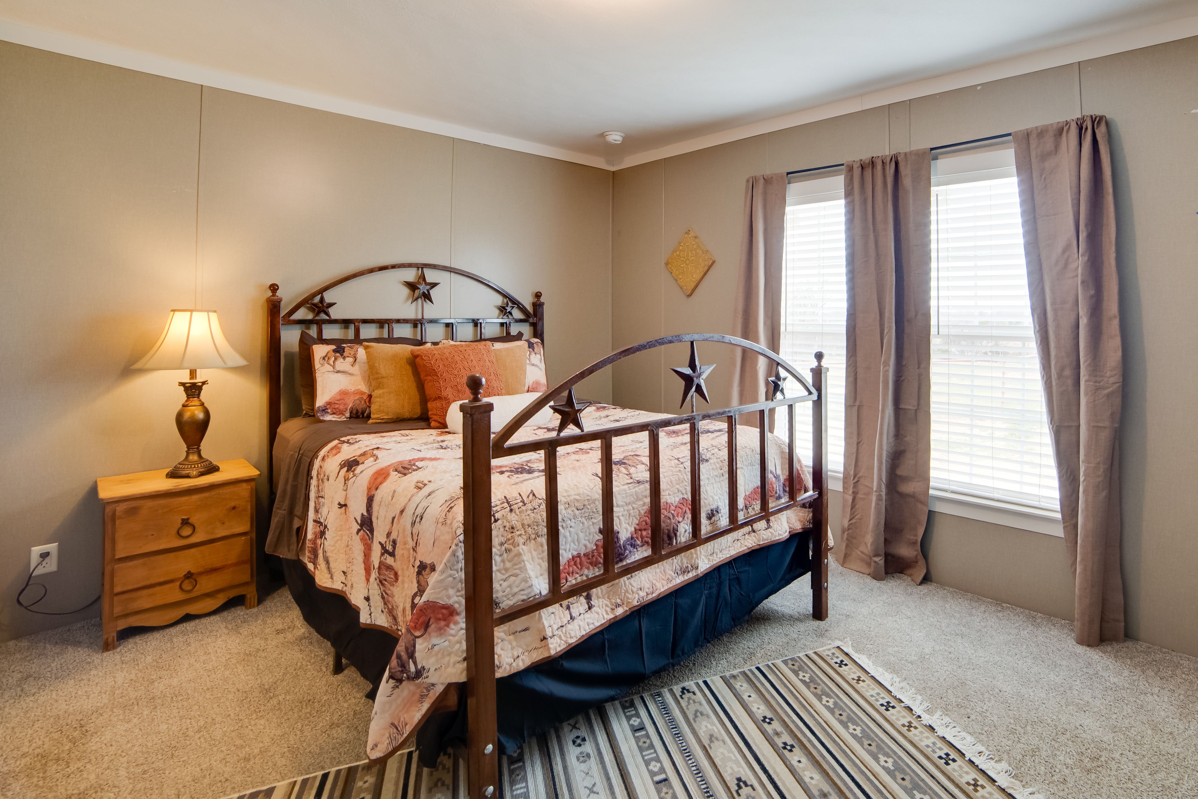 Bedroom 2 | Queen Bed