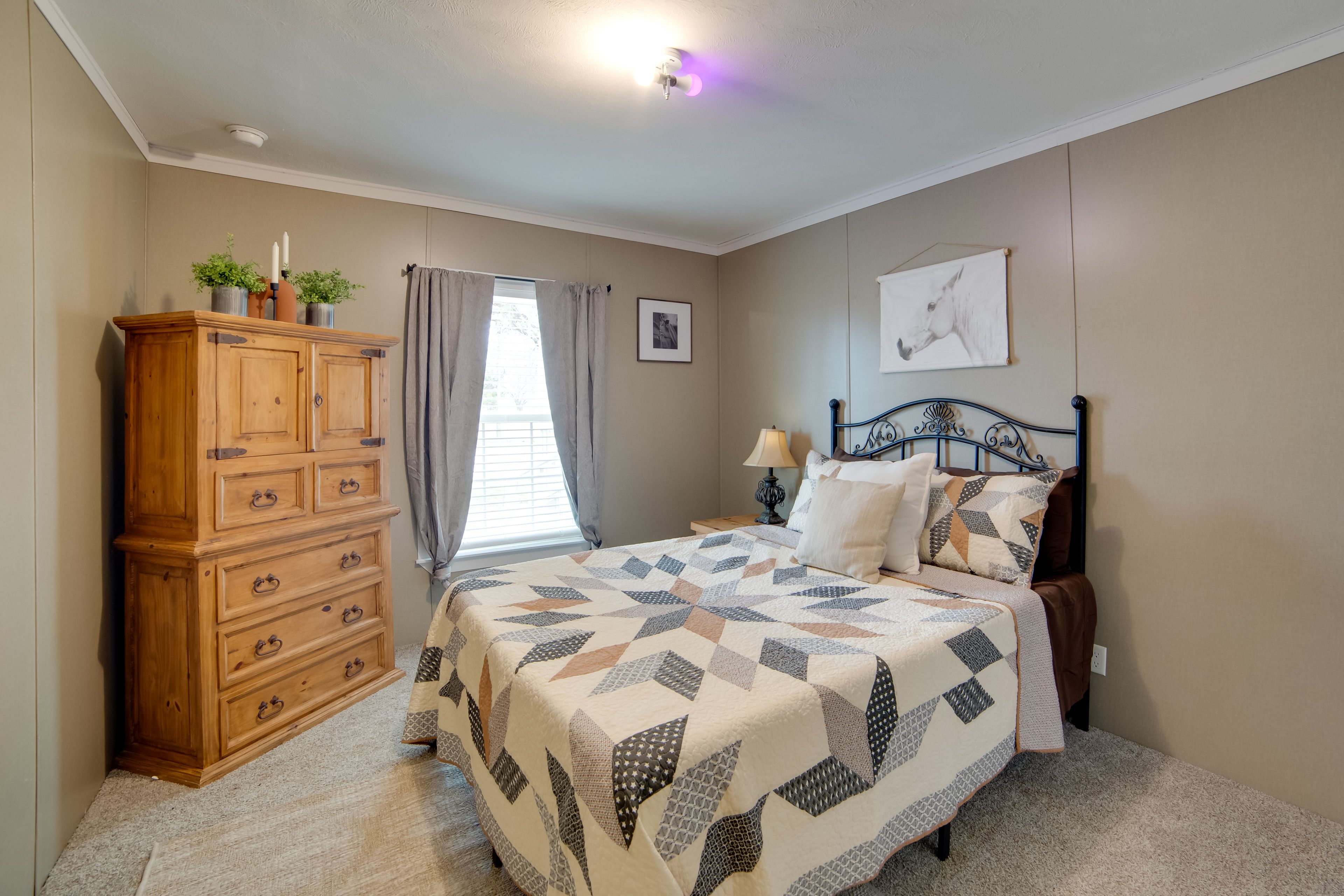 Bedroom 3 | Queen Bed