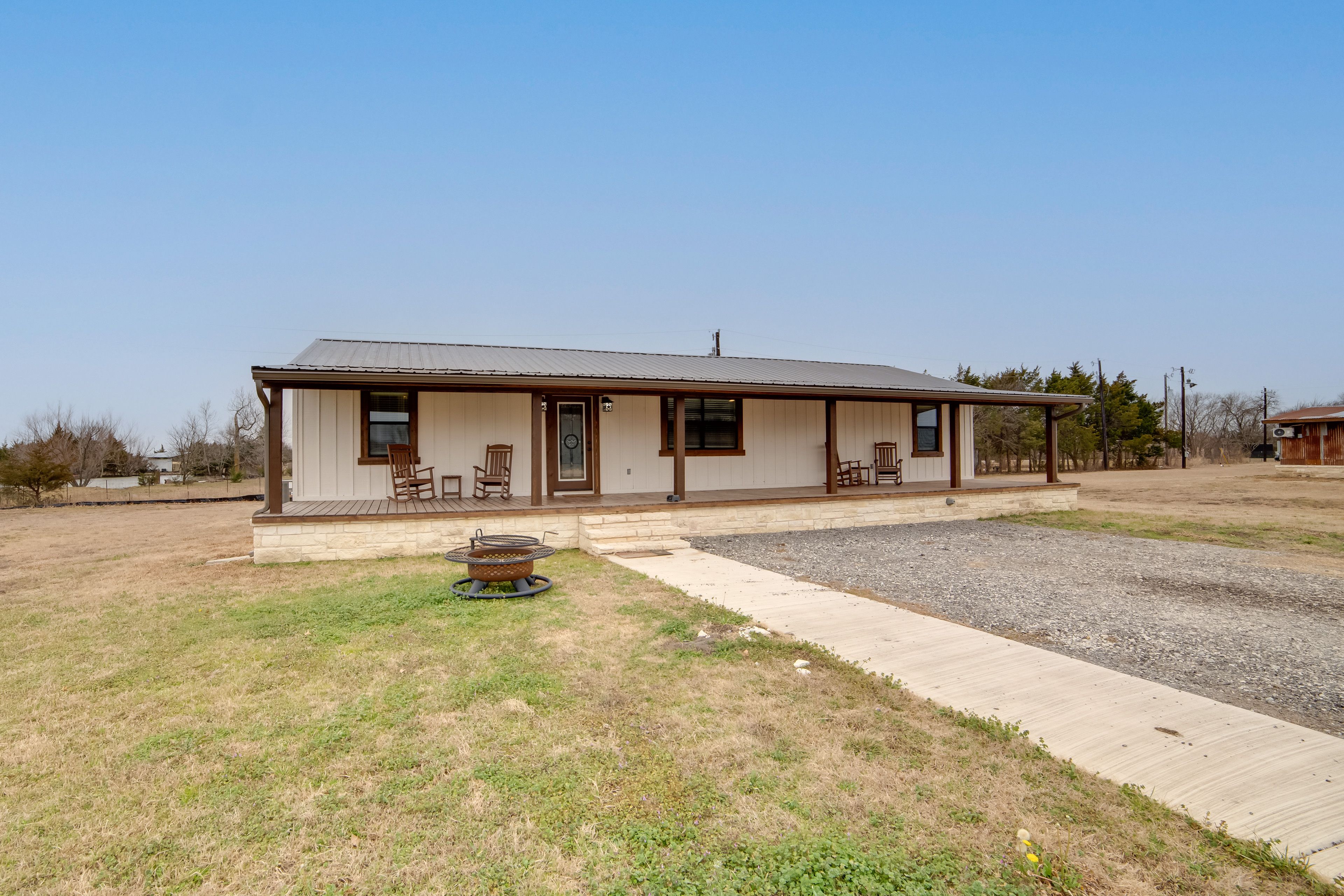 Single-Story Cabin | 8 Mi to Lavon Lake