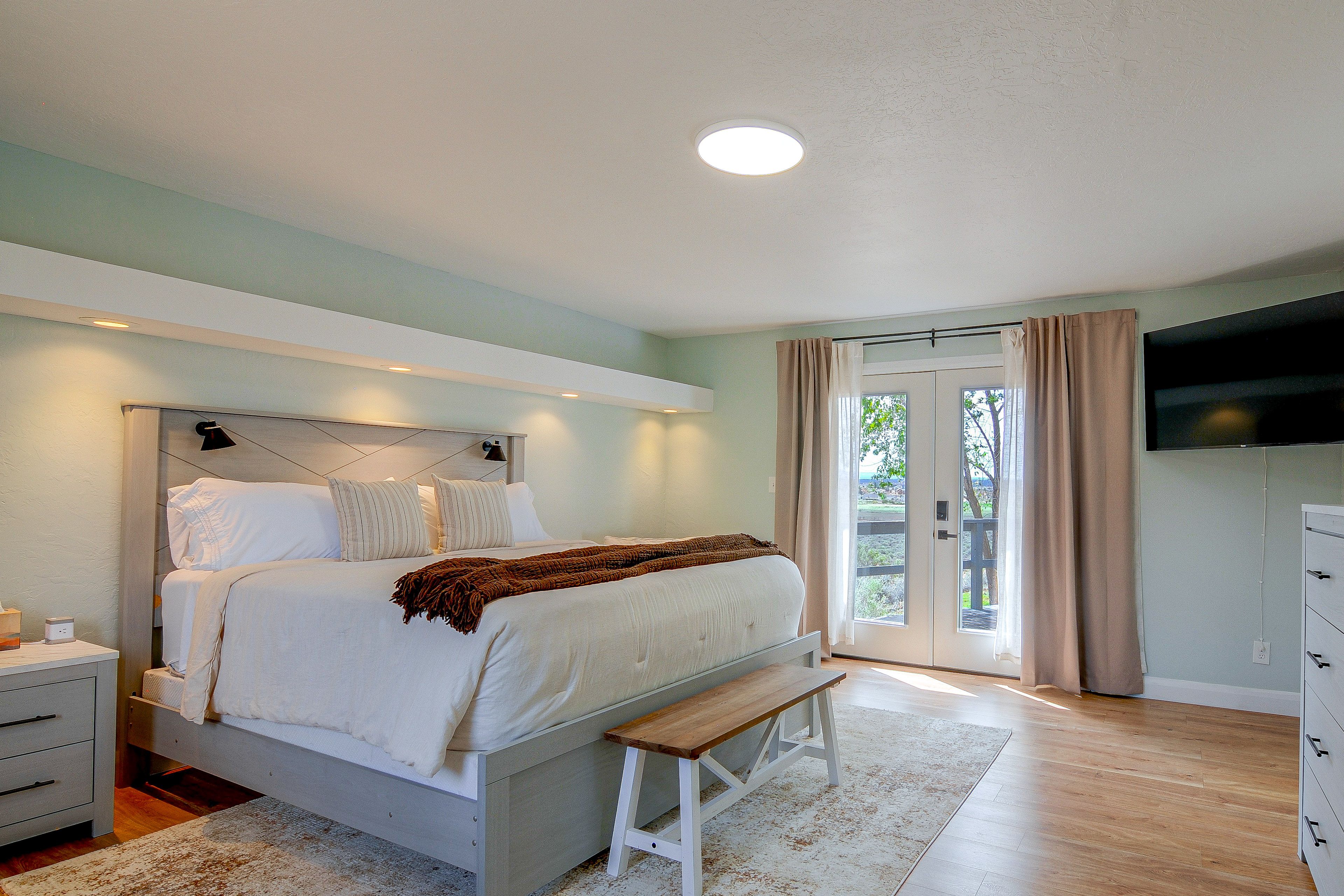 Bedroom 1 | King Bed